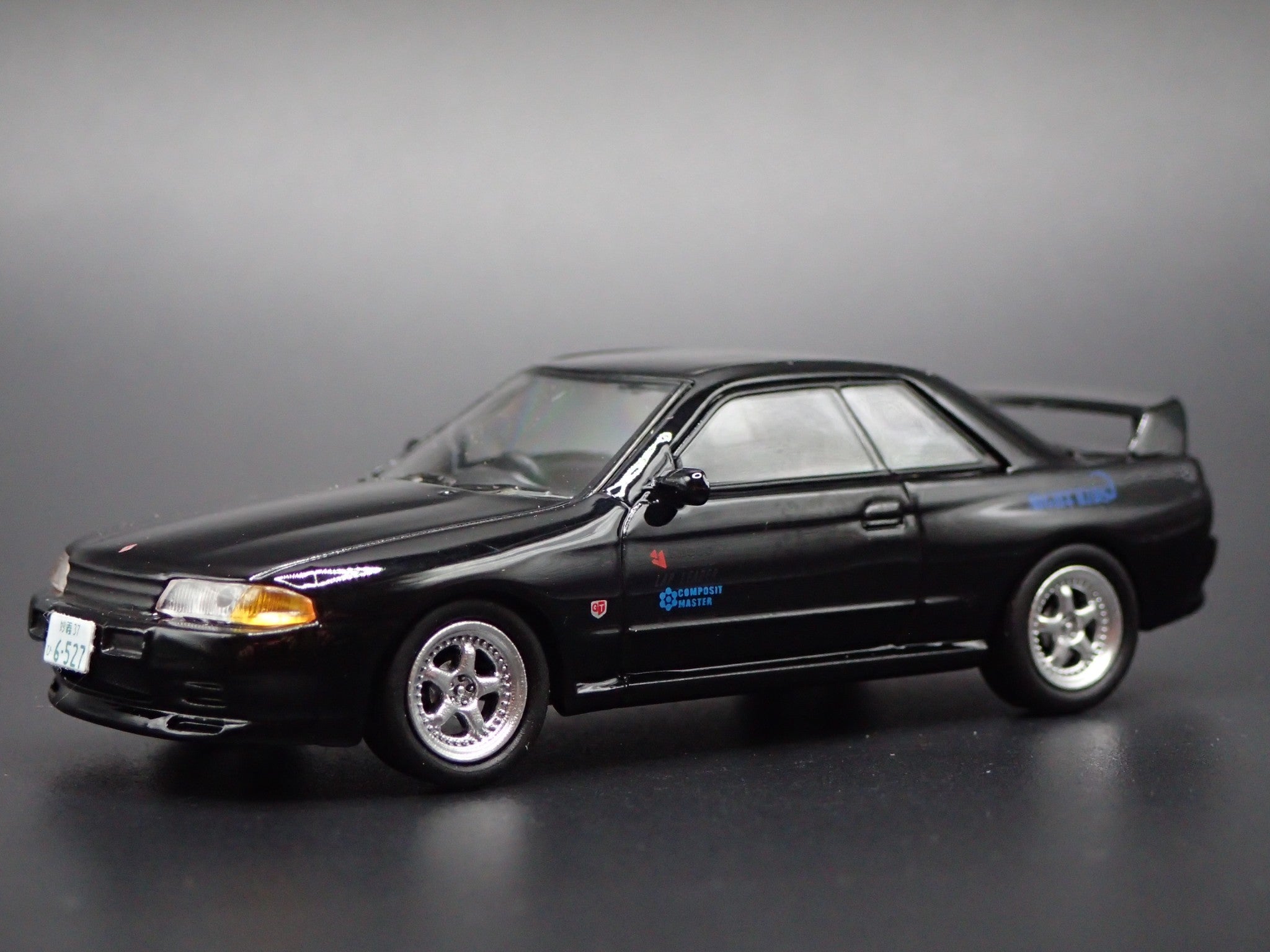 1989-1994 NISSAN SKYLINE GTR R32 INITIAL D BLACK 1:64 SCALE