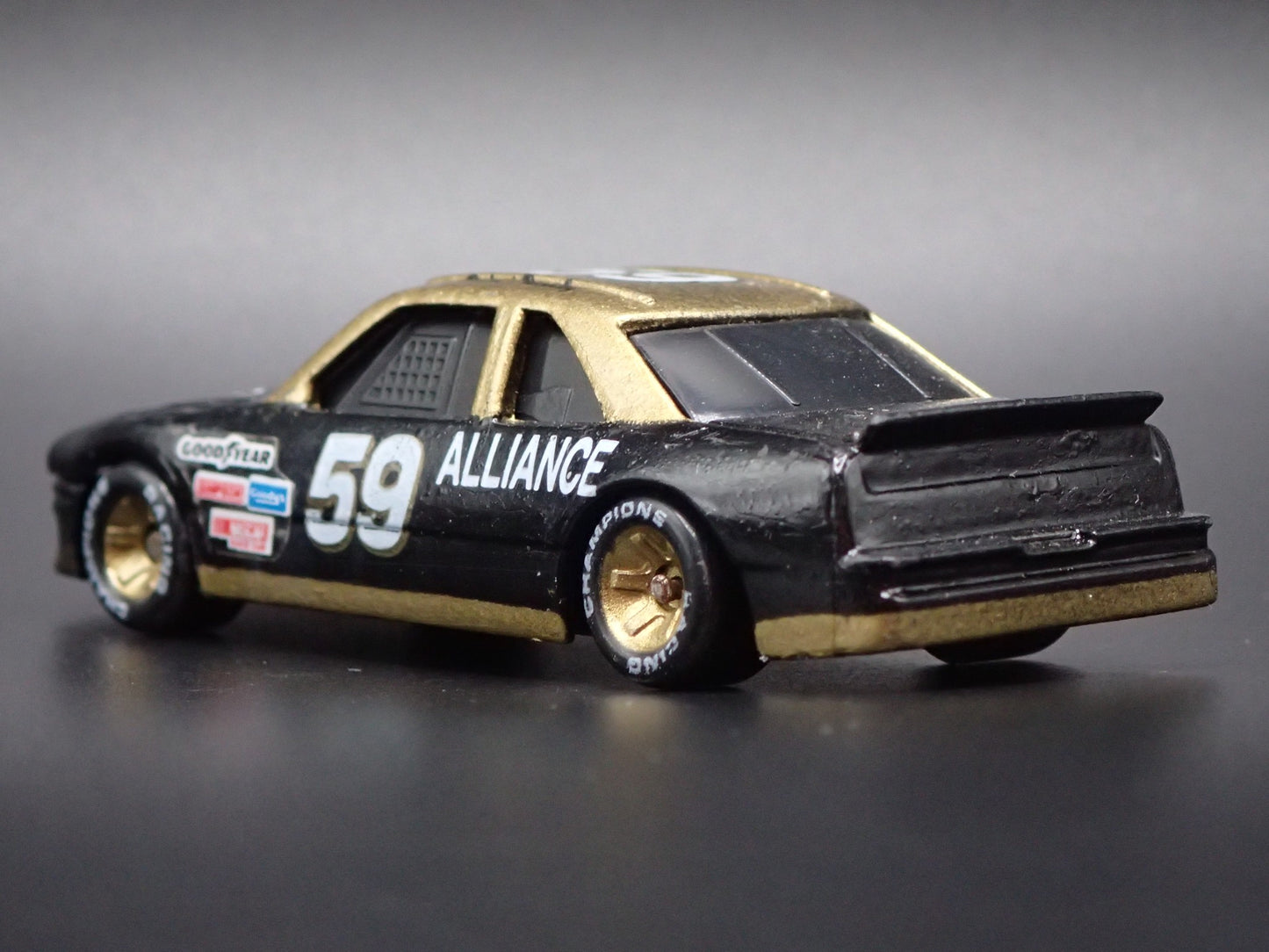 1991 91 OLDSMOBILE CUTLASS 59 ROBERT PRESSLEY NASCAR 1:64 SCALE DIECAST CAR