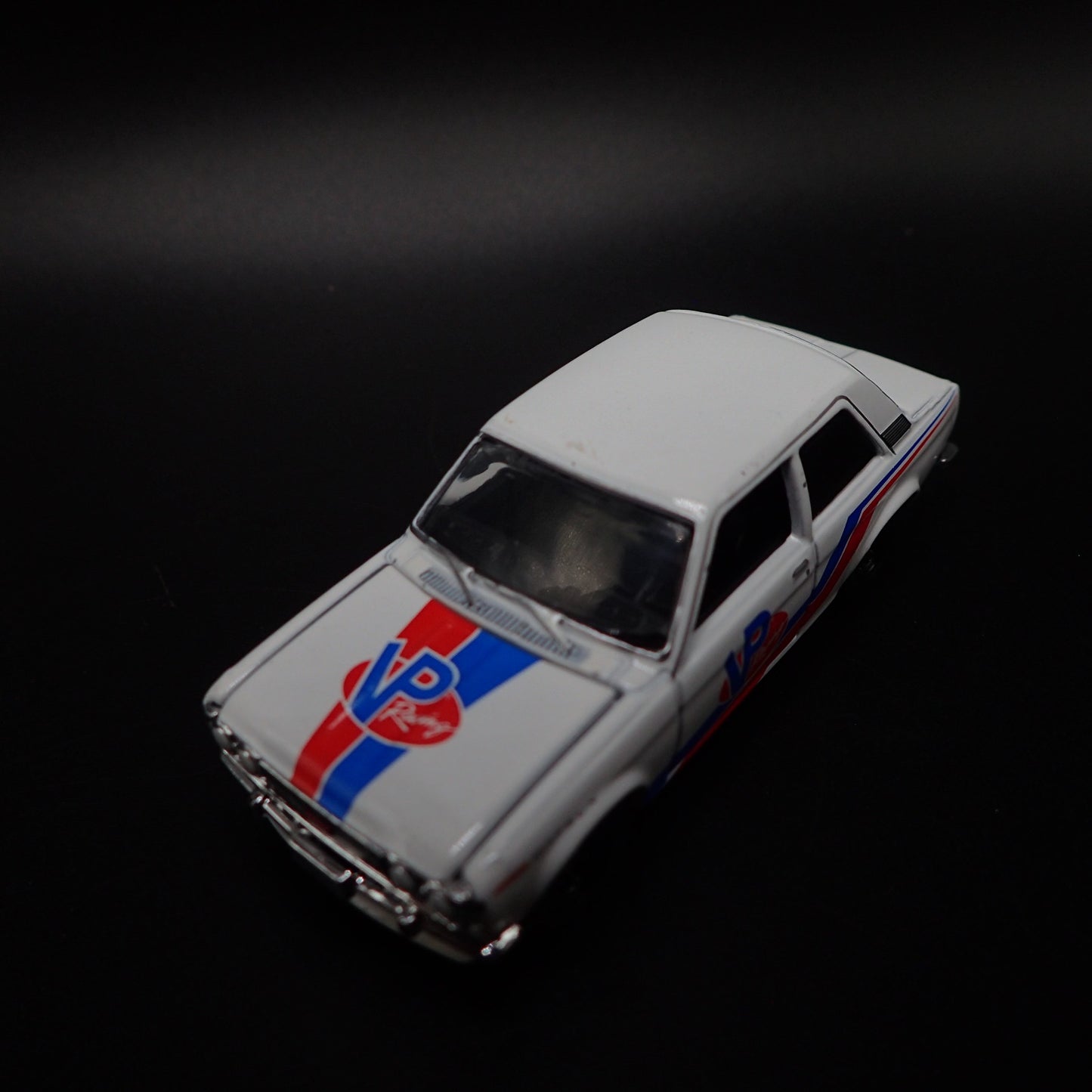 1967-1973 DATSUN 510 2 TWO DOOR VP RACING 1:64 SCALE DIORAMA DIECAST MODEL CAR