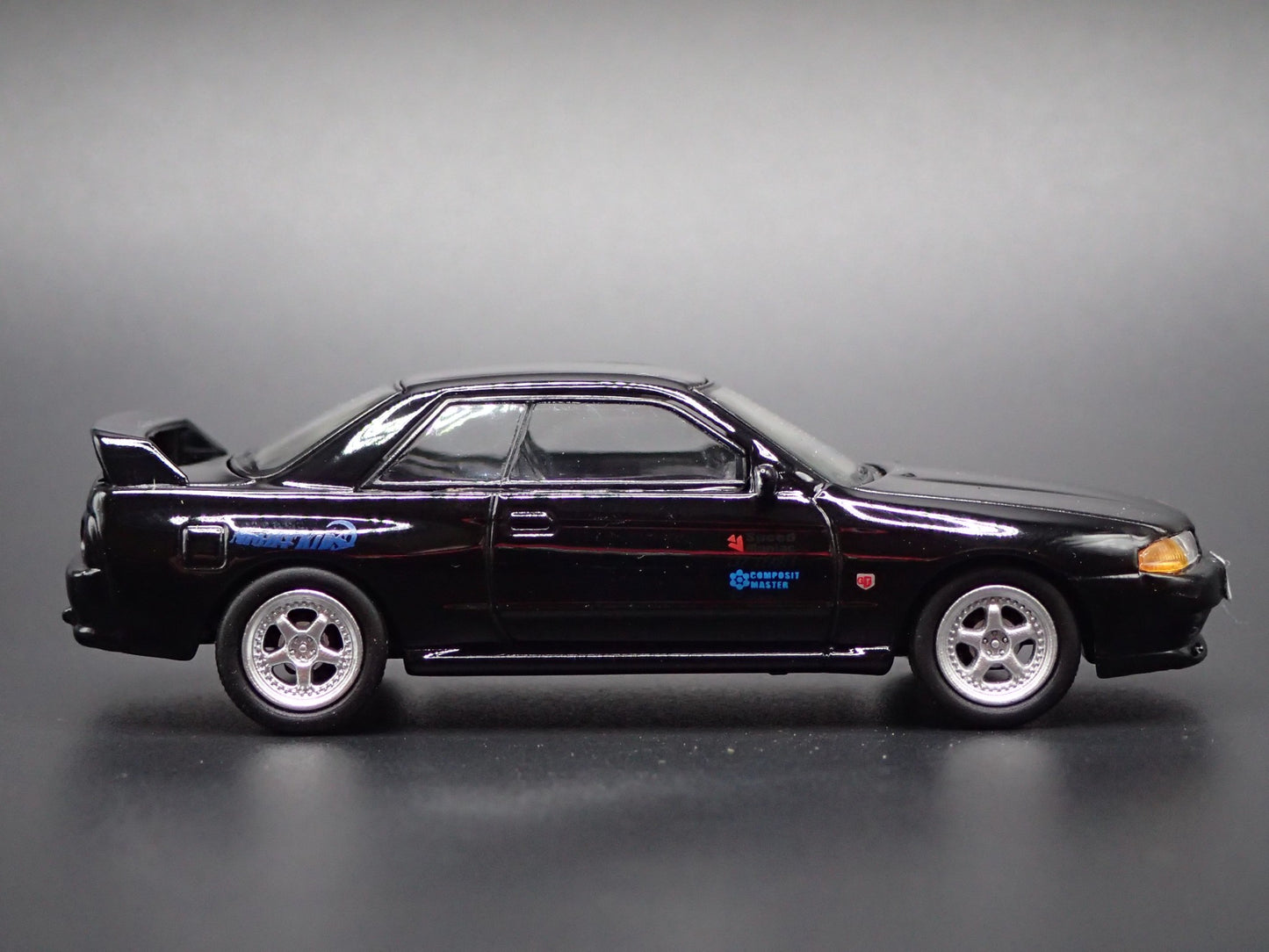 1989-1994 NISSAN SKYLINE GTR R32 INITIAL D BLACK 1:64 SCALE DIECAST MODEL CAR