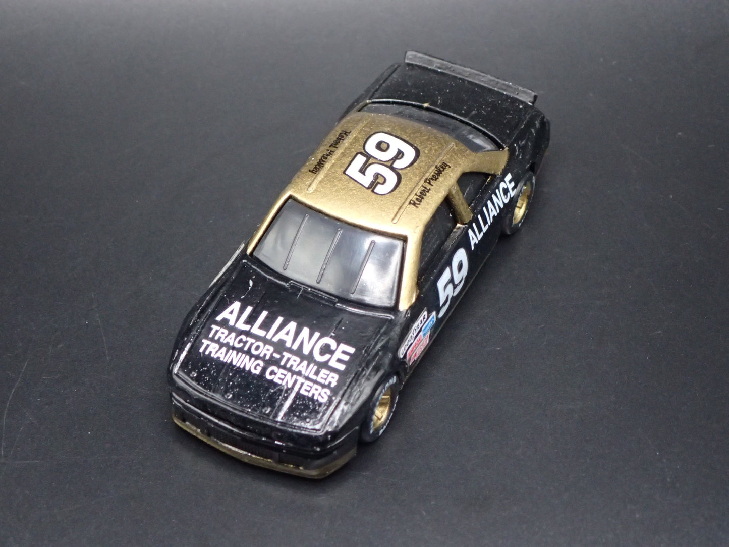 1991 91 OLDSMOBILE CUTLASS 59 ROBERT PRESSLEY NASCAR 1:64 SCALE DIECAST CAR