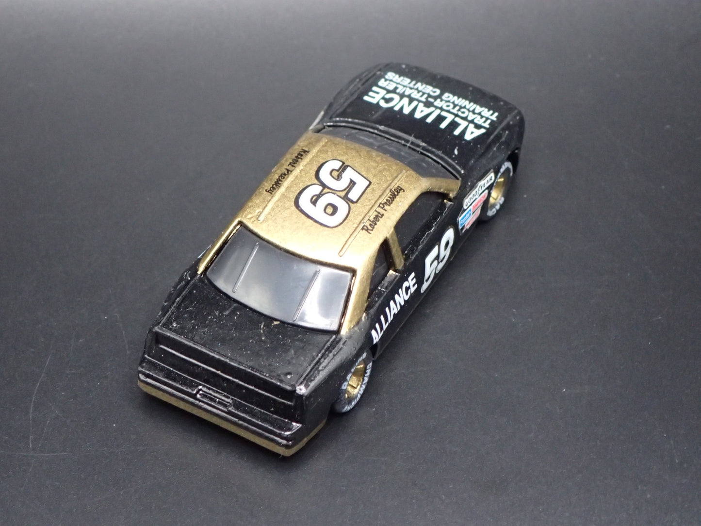 1991 91 OLDSMOBILE CUTLASS 59 ROBERT PRESSLEY NASCAR 1:64 SCALE DIECAST CAR