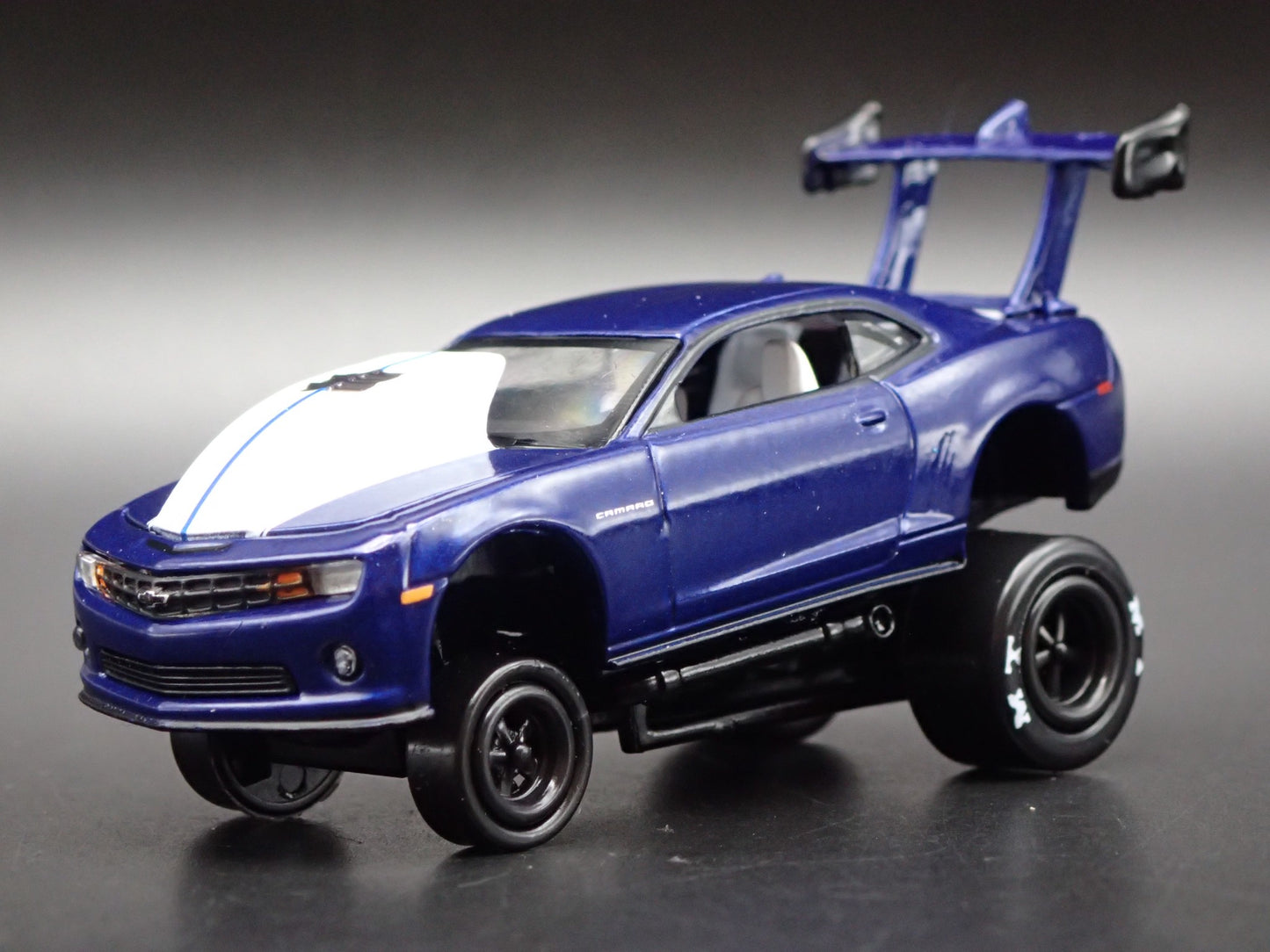 2010 - 2015 CHEVY CHEVROLET CAMARO ZINGER 1/64 SCALE DIORAMA DIECAST MODEL CAR