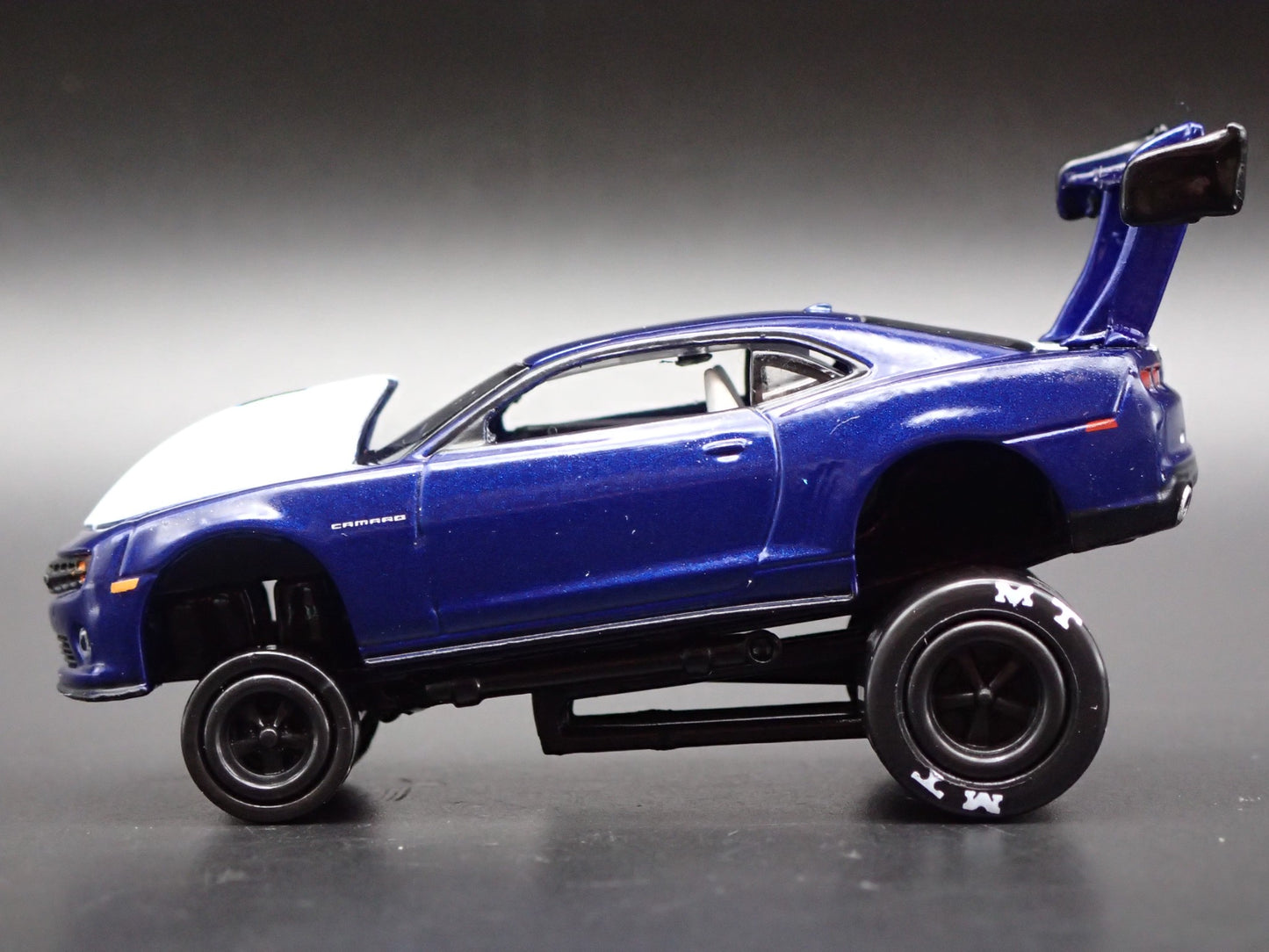 2010 - 2015 CHEVY CHEVROLET CAMARO ZINGER 1/64 SCALE DIORAMA DIECAST MODEL CAR