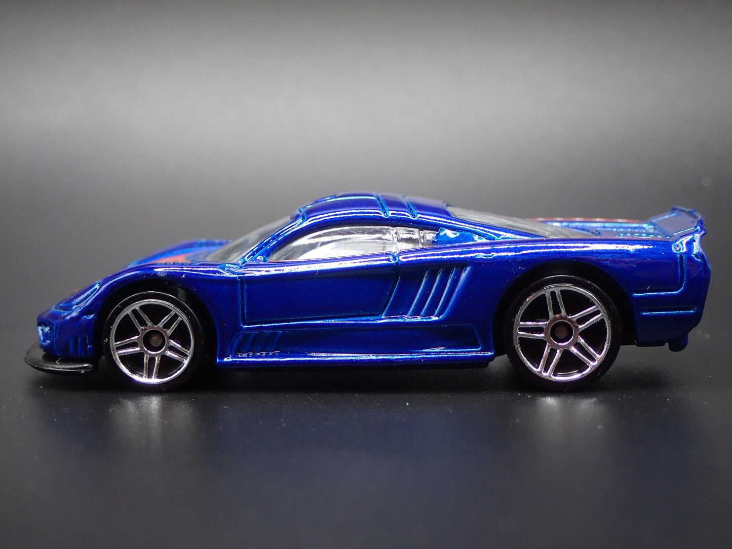 2000-2009 SALEEN S7 SUPER CAR 1:64 SCALE COLLECTIBLE DIORAMA DIECAST MODEL CAR