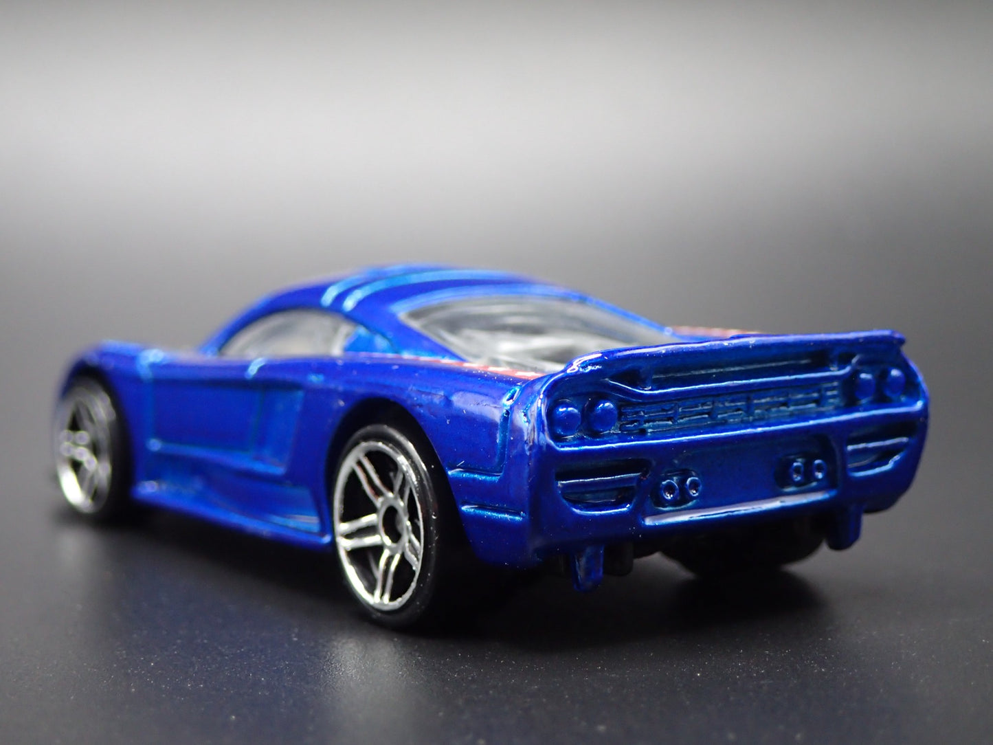 2000-2009 SALEEN S7 SUPER CAR 1:64 SCALE COLLECTIBLE DIORAMA DIECAST MODEL CAR