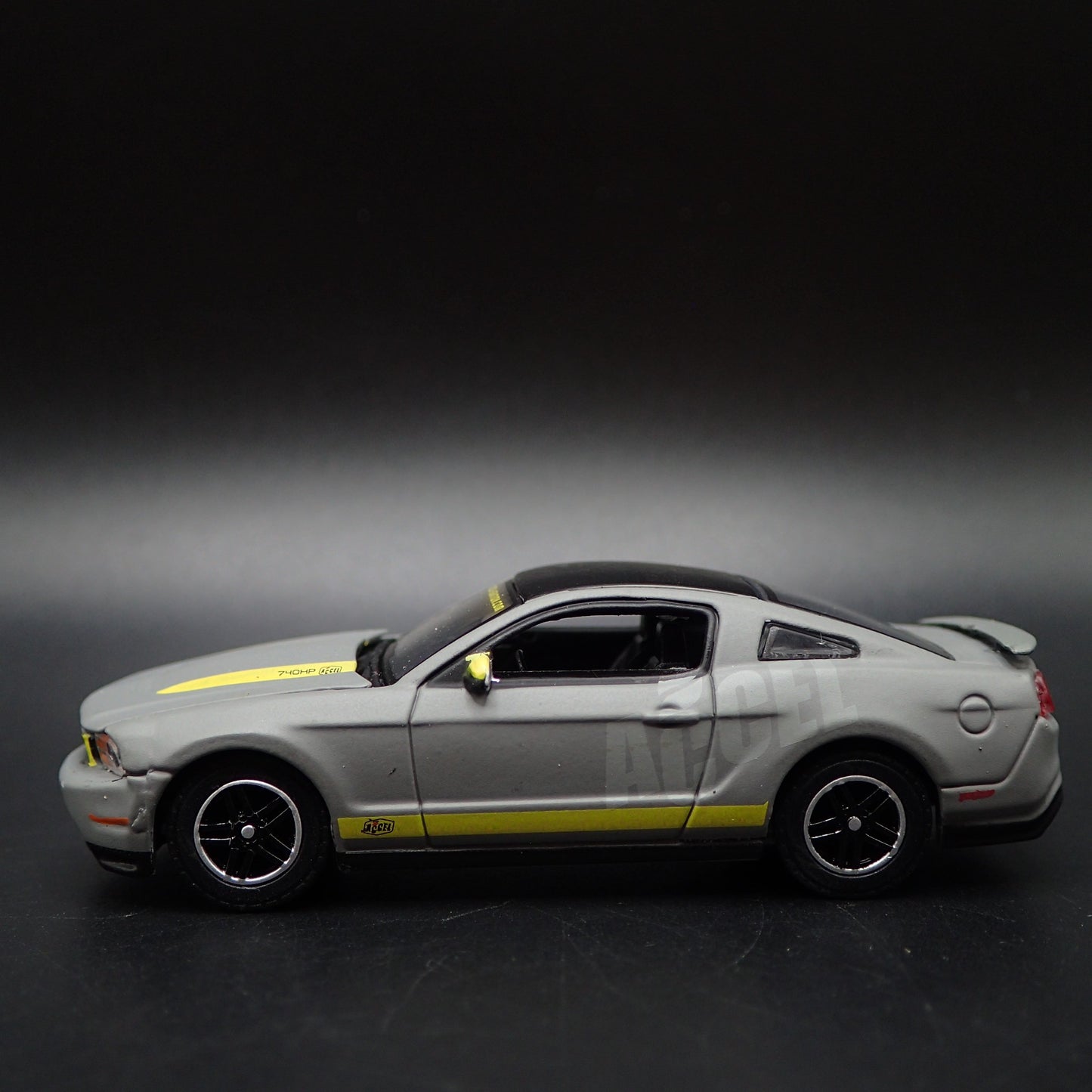 2011 11 FORD MUSTANG GT ACCEL 1/64 SCALE COLLECTIBLE DIORAMA DIECAST MODEL CAR