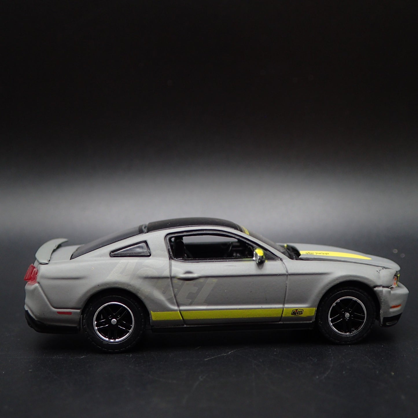 2011 11 FORD MUSTANG GT ACCEL 1/64 SCALE COLLECTIBLE DIORAMA DIECAST MODEL CAR