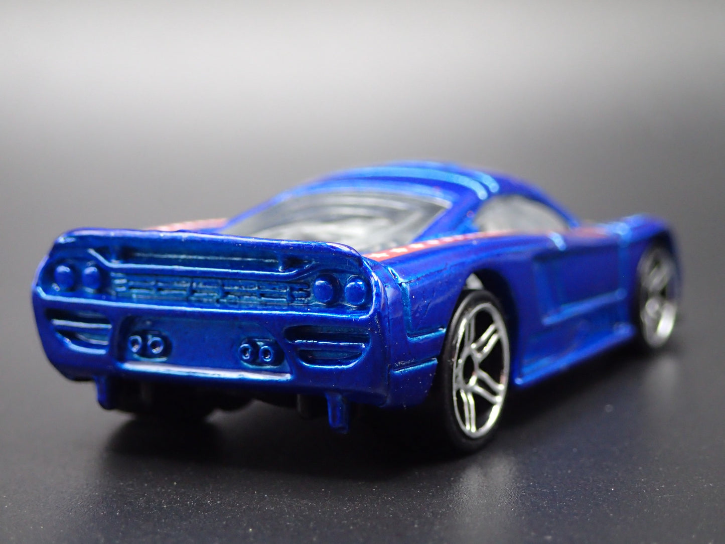 2000-2009 SALEEN S7 SUPER CAR 1:64 SCALE COLLECTIBLE DIORAMA DIECAST MODEL CAR