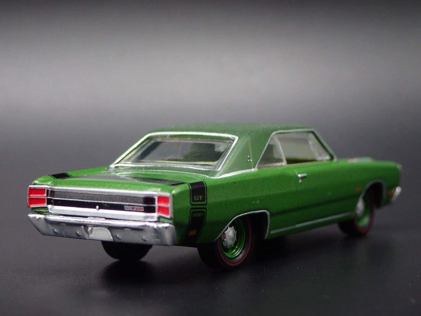 1969 69 DODGE DART GTS 383 GRN 1:64 SCALE COLLECTIBLE DIORAMA DIECAST MODEL CAR