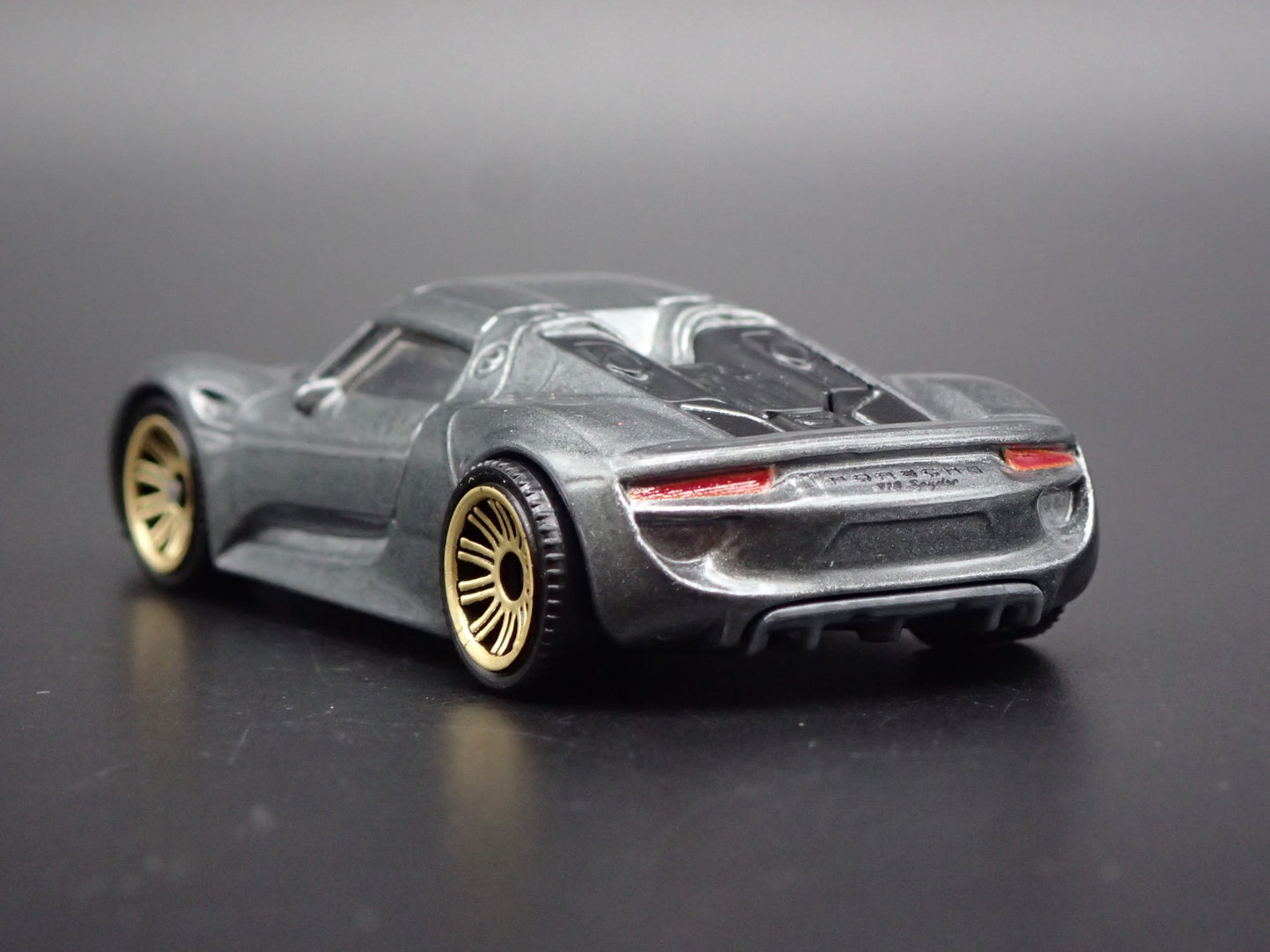 2013-2015 PORSCHE 918 SPYDER SUPER CAR RARE 1:64 SCALE DIORAMA DIECAST MODEL CAR