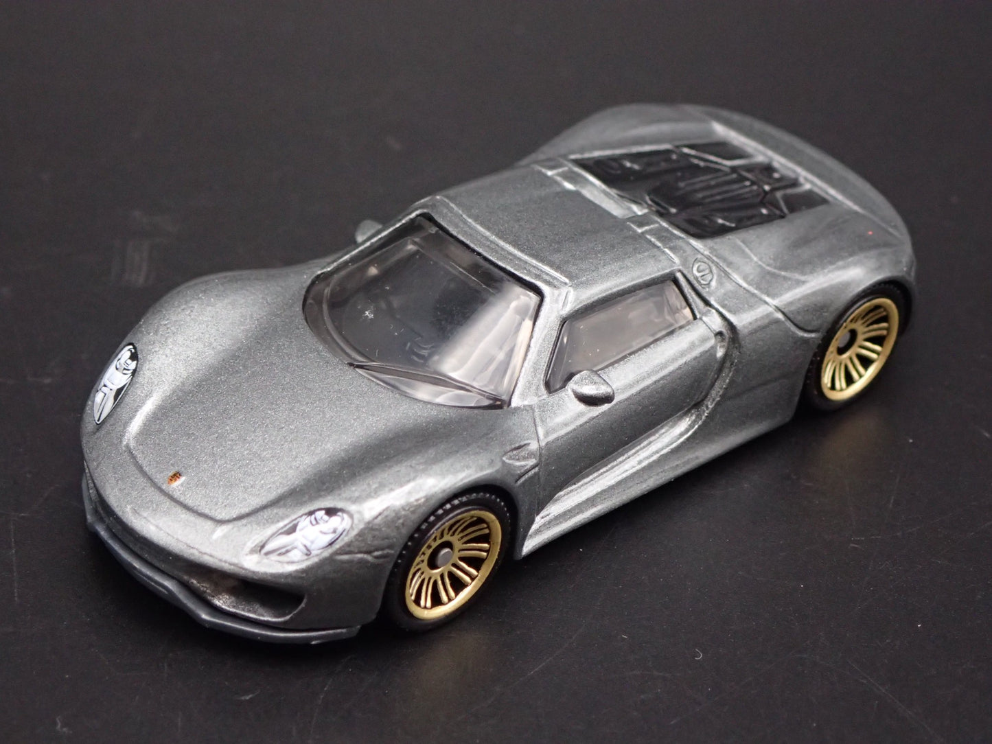 2013-2015 PORSCHE 918 SPYDER SUPER CAR RARE 1:64 SCALE DIORAMA DIECAST MODEL CAR