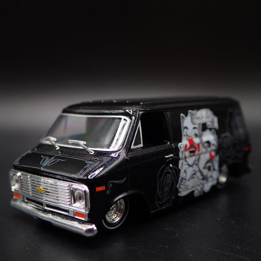 1971 71 CHEVY CHEVROLET VAN G10 CLOWNS LOWRIDER 1:64 SCALE DIECAST MODEL CAR