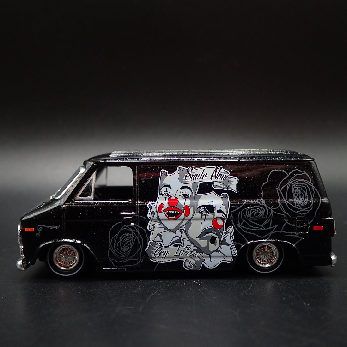 1971 71 CHEVY CHEVROLET VAN G10 CLOWNS LOWRIDER 1:64 SCALE DIECAST MODEL CAR