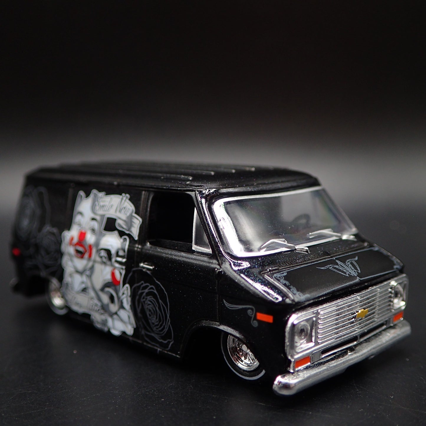 1971 71 CHEVY CHEVROLET VAN G10 CLOWNS LOWRIDER 1:64 SCALE DIECAST MODEL CAR