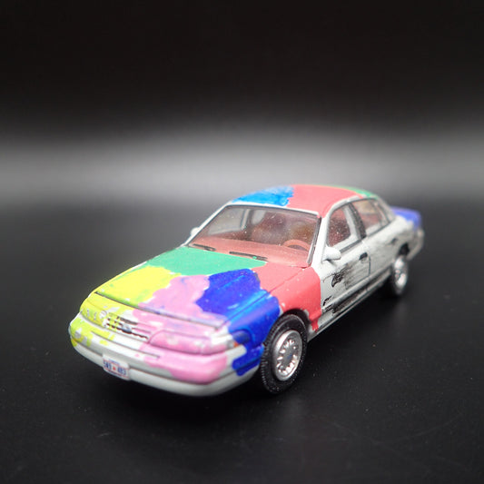 1993 93 FORD CROWN VICTORIA 4 FOUR DOOR PAINTED 1:64 SCALE DIECAST MODEL CAR