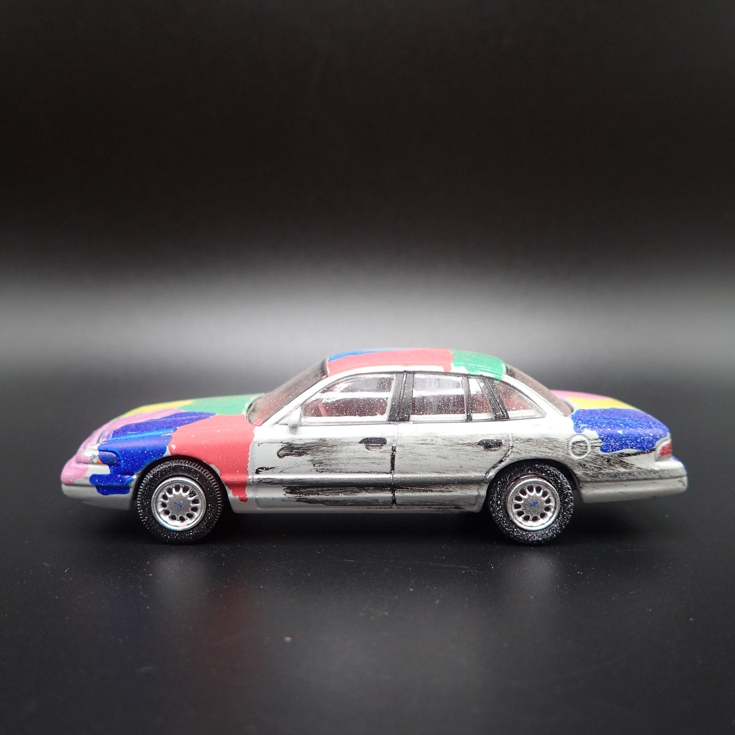 1993 93 FORD CROWN VICTORIA 4 FOUR DOOR PAINTED 1:64 SCALE DIECAST MODEL CAR