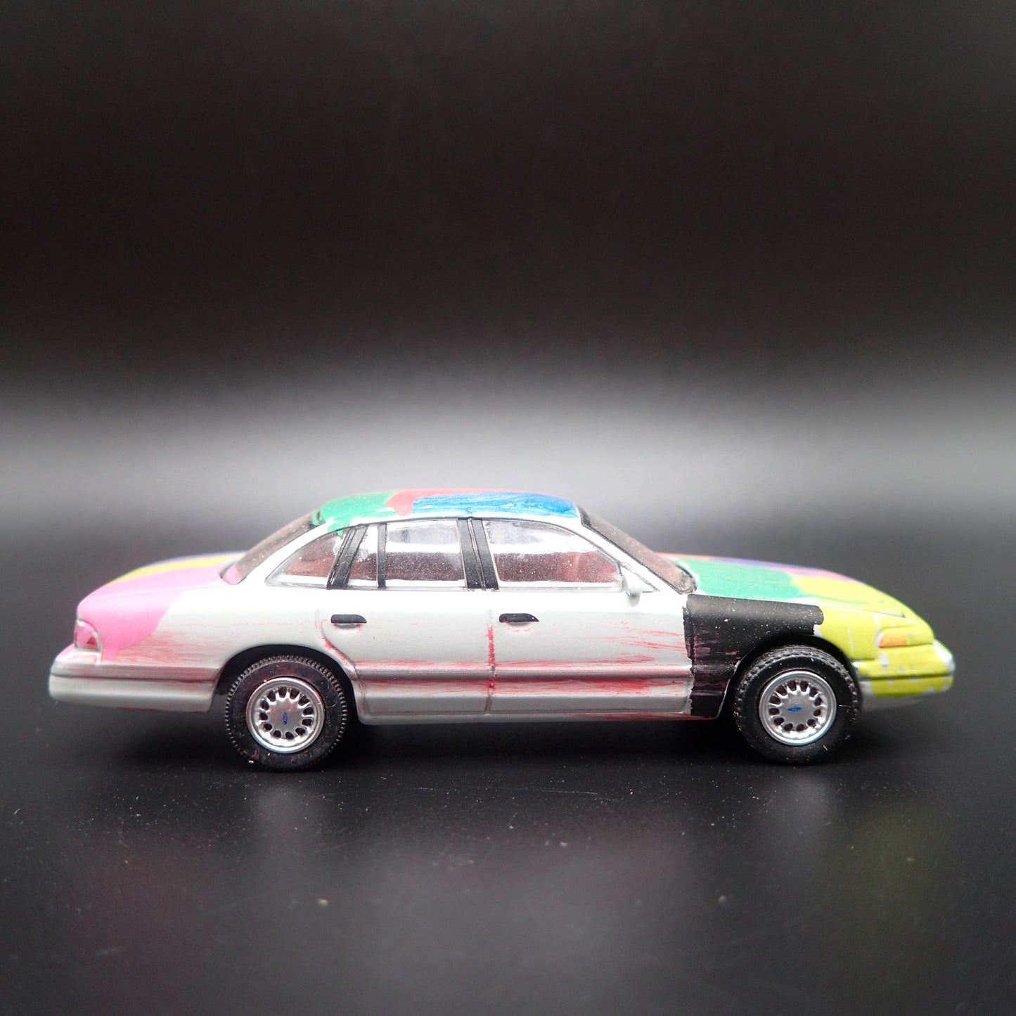 1993 93 FORD CROWN VICTORIA 4 FOUR DOOR PAINTED 1:64 SCALE DIECAST MODEL CAR
