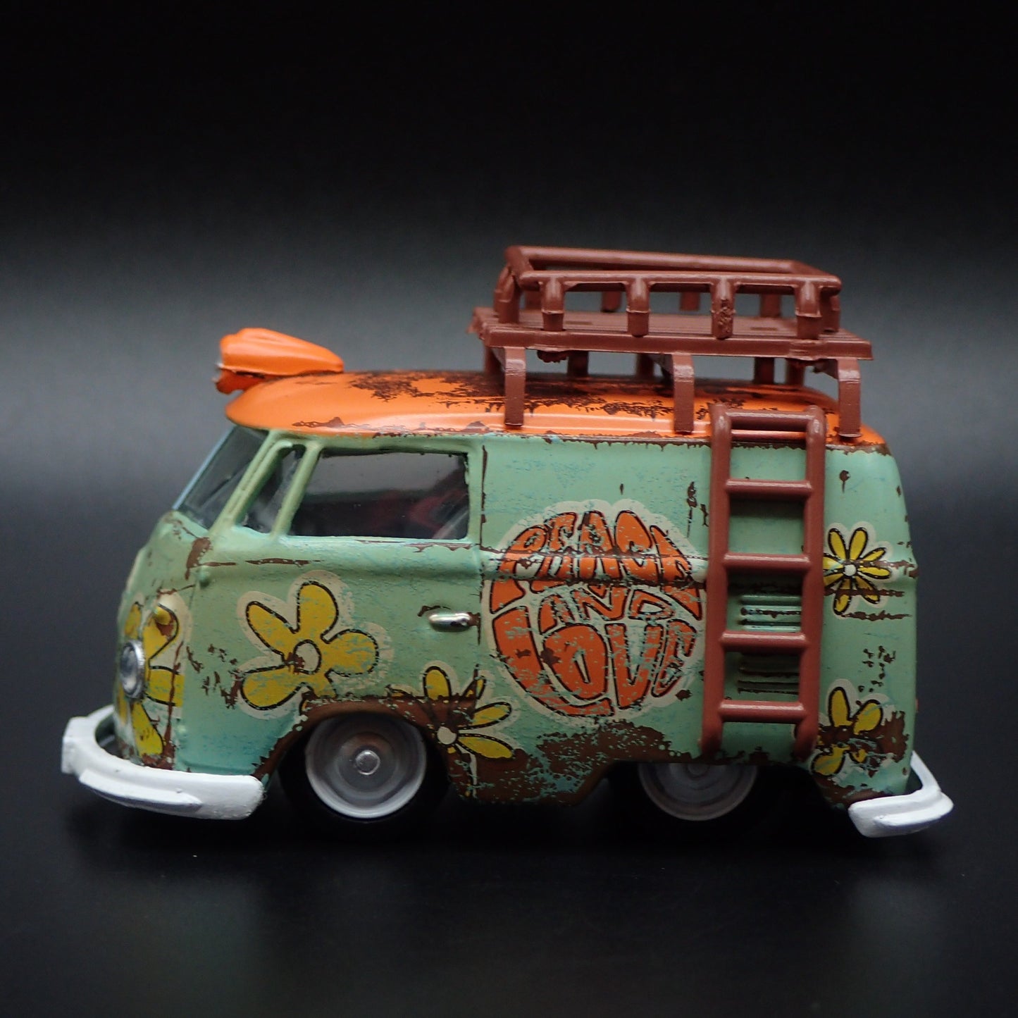 1960 60 VW DELIVERY VAN TYPE 2 HIPPY PEACE AND LOVE 1:64 SCALE DIECAST MODEL CAR