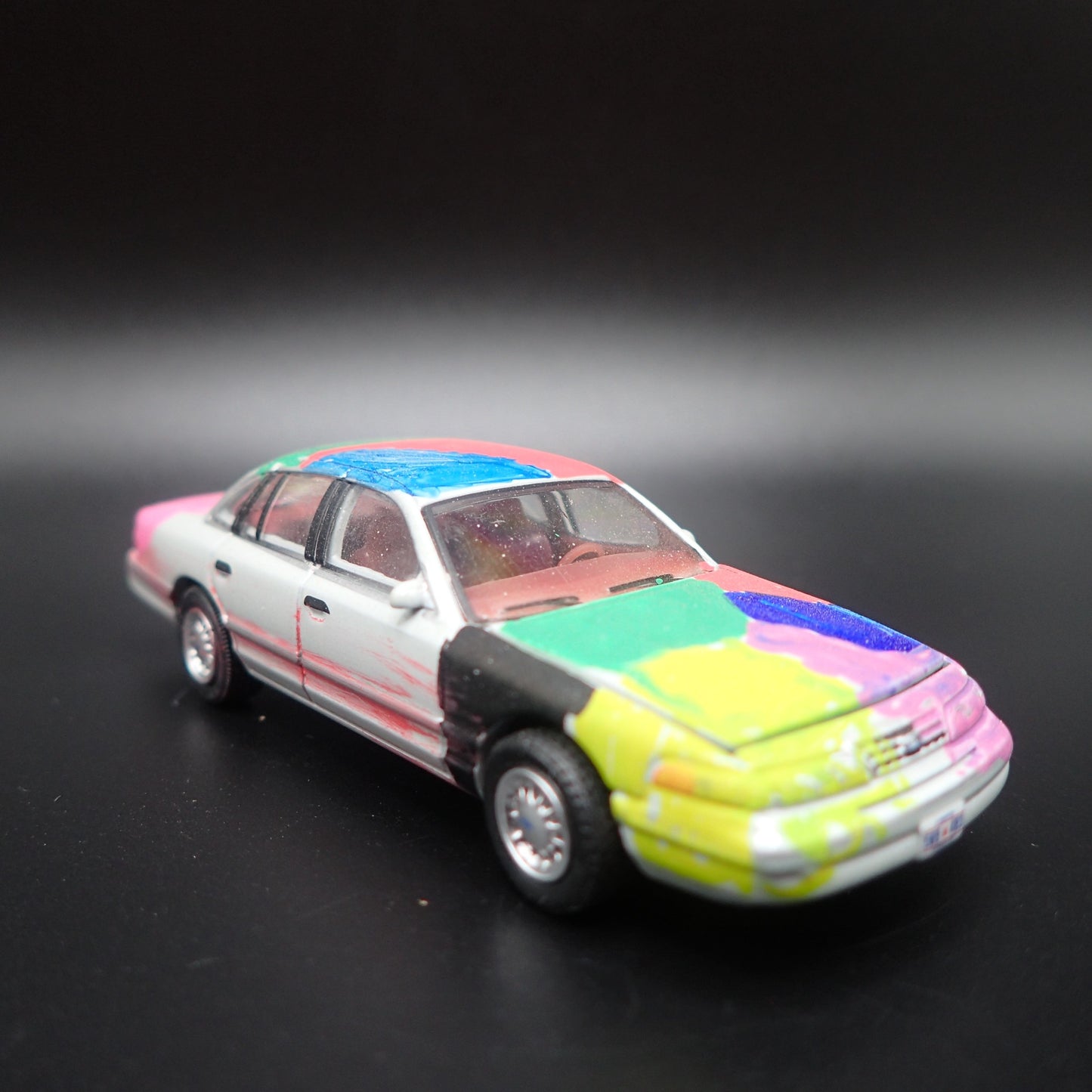 1993 93 FORD CROWN VICTORIA 4 FOUR DOOR PAINTED 1:64 SCALE DIECAST MODEL CAR