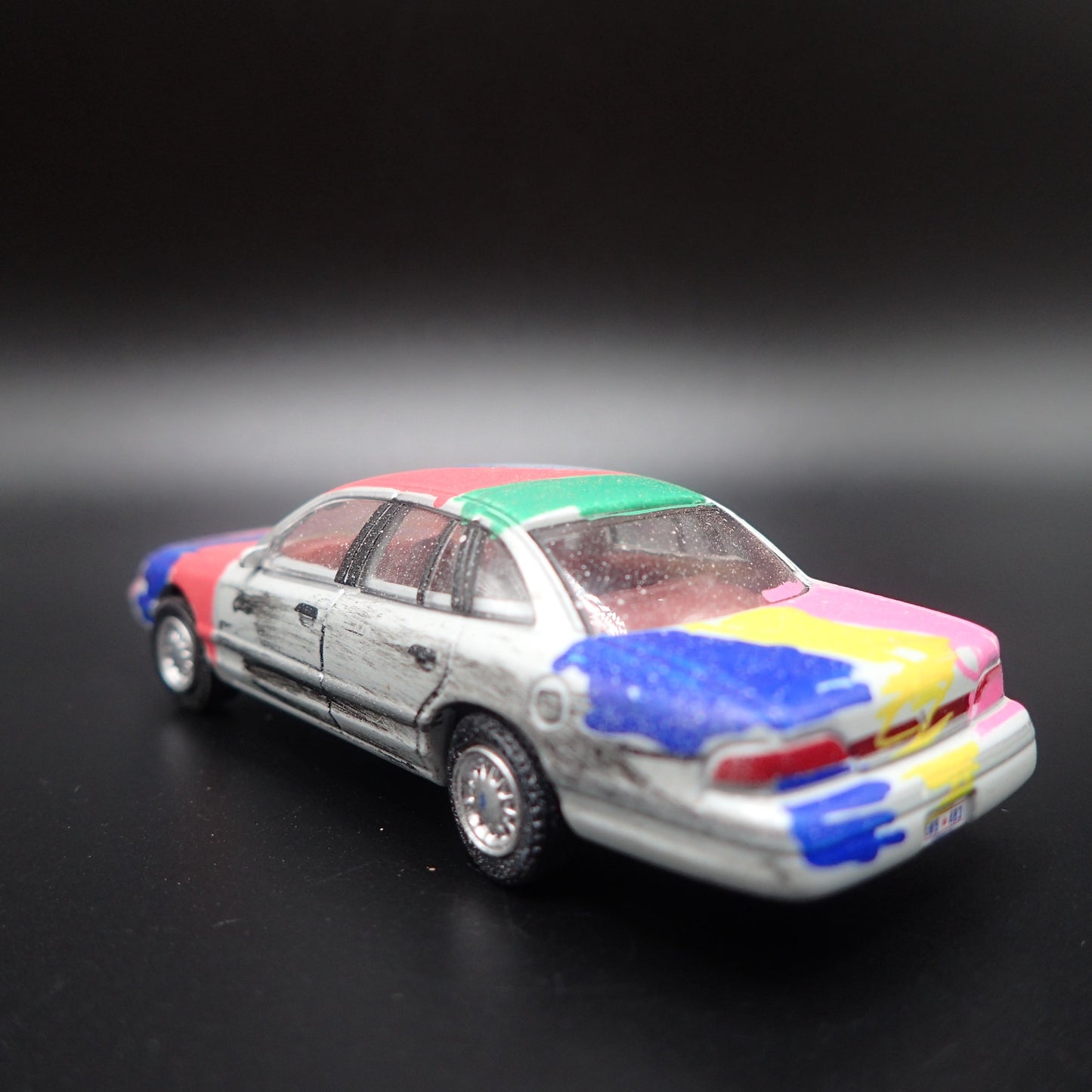 1993 93 FORD CROWN VICTORIA 4 FOUR DOOR PAINTED 1:64 SCALE DIECAST MODEL CAR
