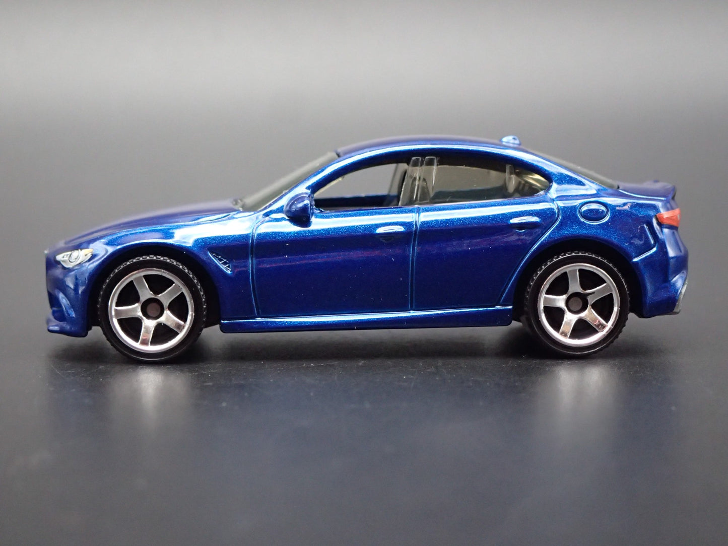 2016-2025 ALFA ROMEO GIULIA 1:64 SCALE COLLECTIBLE DIORAMA DIECAST MODEL CAR