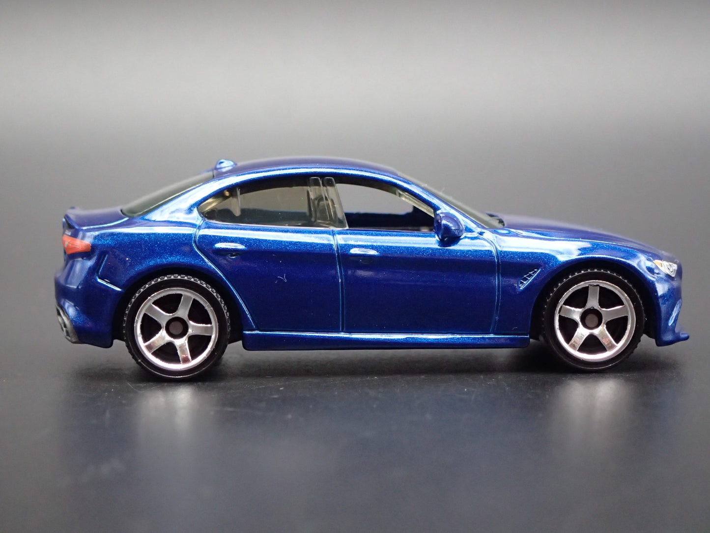 2016-2025 ALFA ROMEO GIULIA 1:64 SCALE COLLECTIBLE DIORAMA DIECAST MODEL CAR