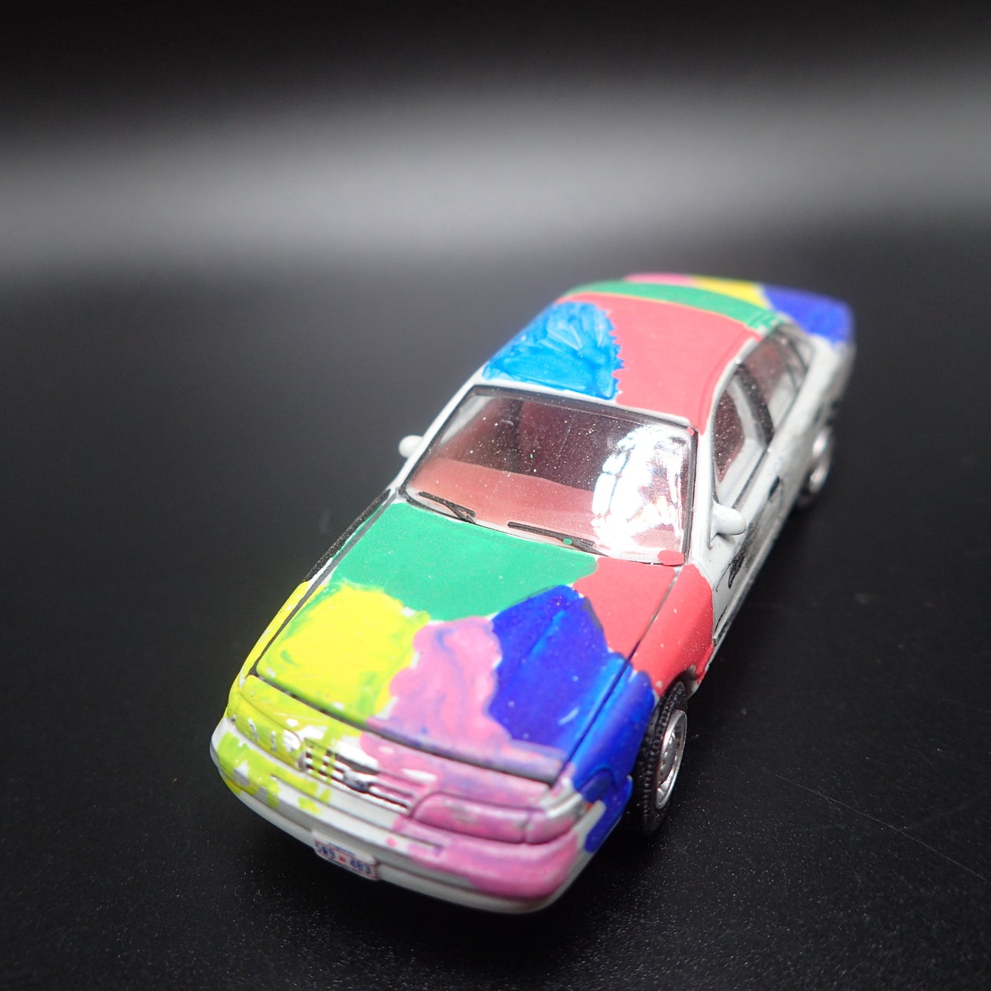 1993 93 FORD CROWN VICTORIA 4 FOUR DOOR PAINTED 1:64 SCALE DIECAST MODEL CAR