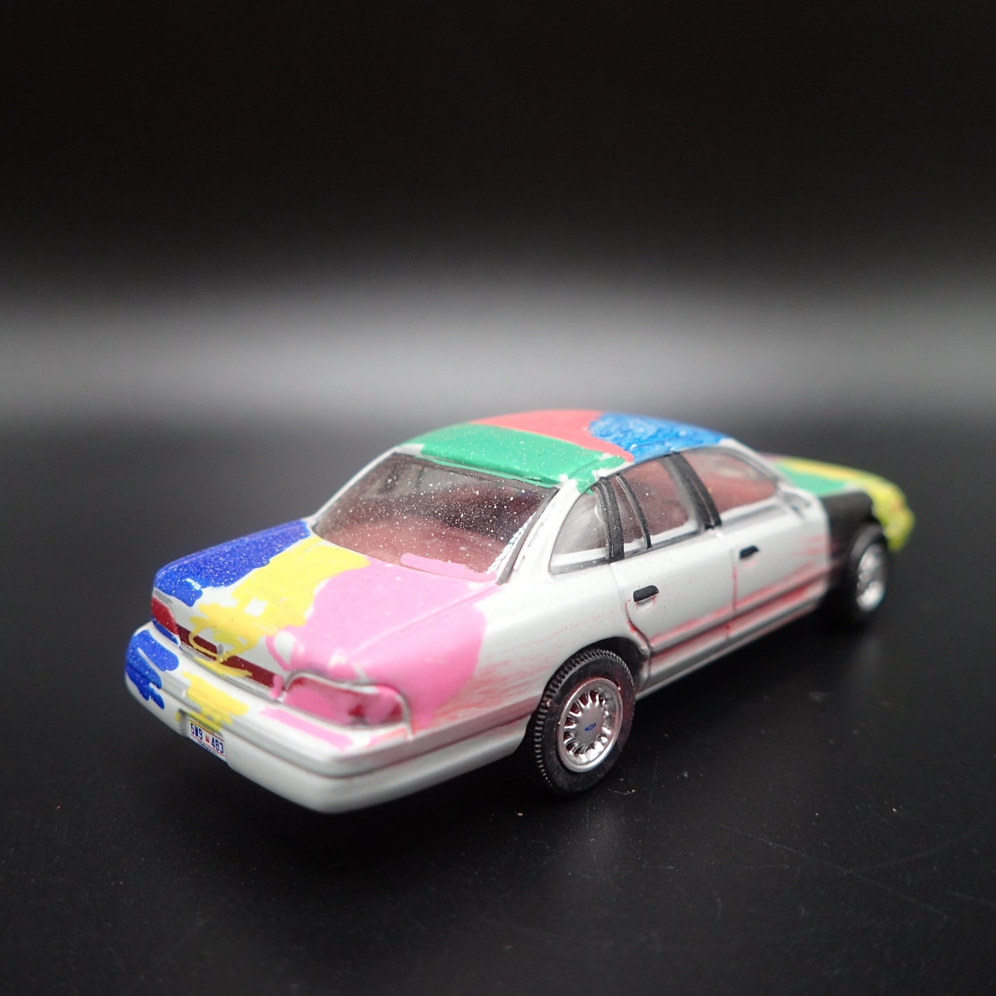 1993 93 FORD CROWN VICTORIA 4 FOUR DOOR PAINTED 1:64 SCALE DIECAST MODEL CAR