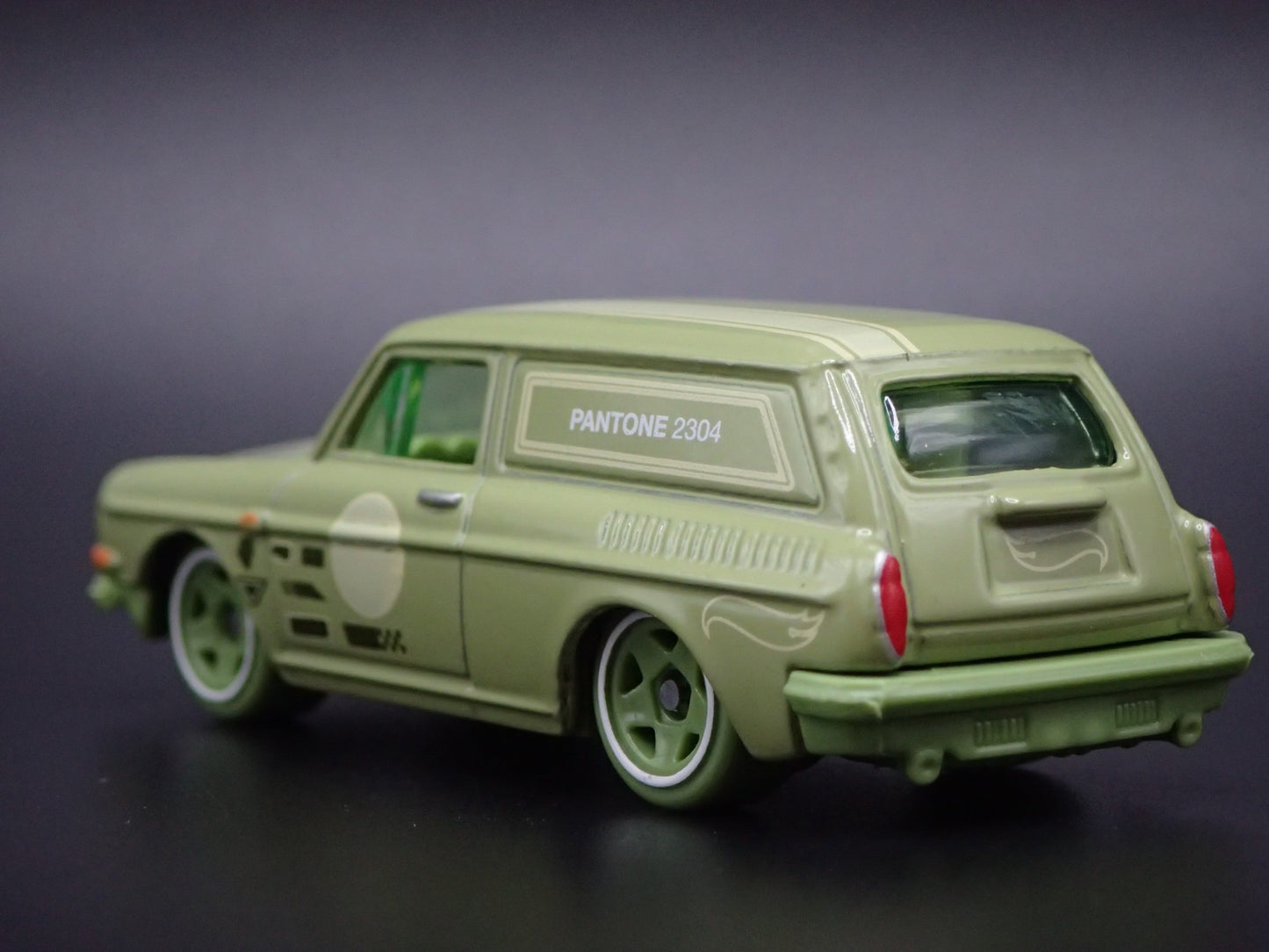 1961-1973 VW VOLKSWAGEN SQUAREBACK GREEN 1:64 SCALE DIORAMA DIECAST MODEL CAR