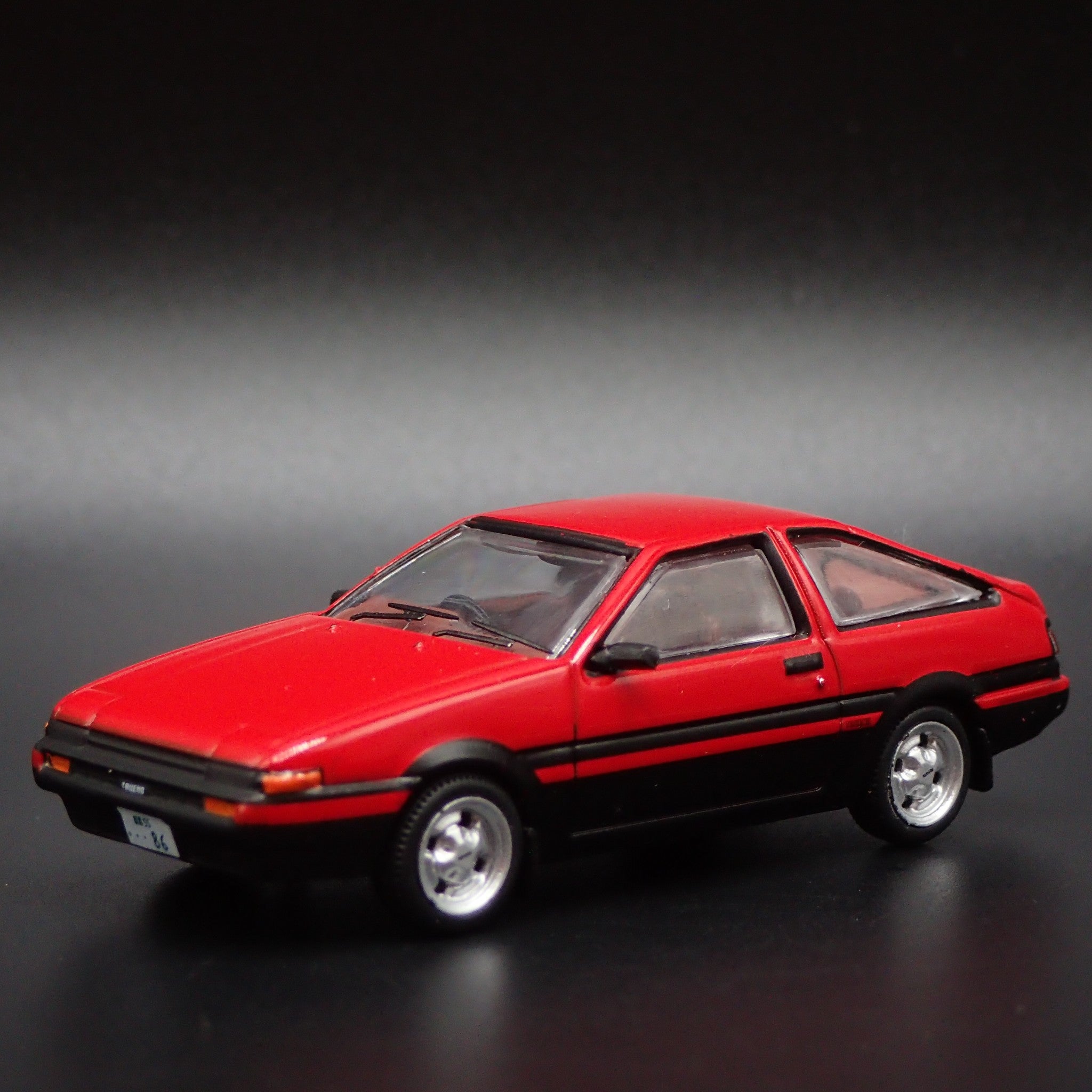 1:64 1983 Toyota Sprinter Trueno (AE86)