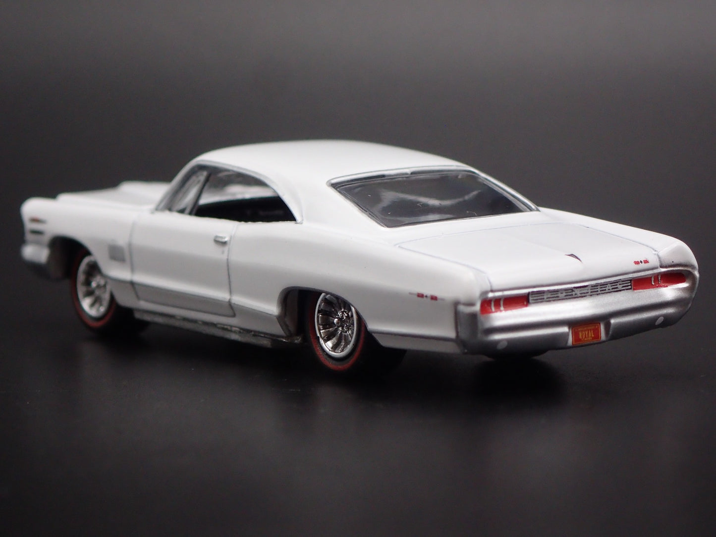 1965 65 PONTIAC CATALINA 2+2 ROYAL BOBCAT 1/64 SCALE DIORAMA DIECAST MODEL CAR