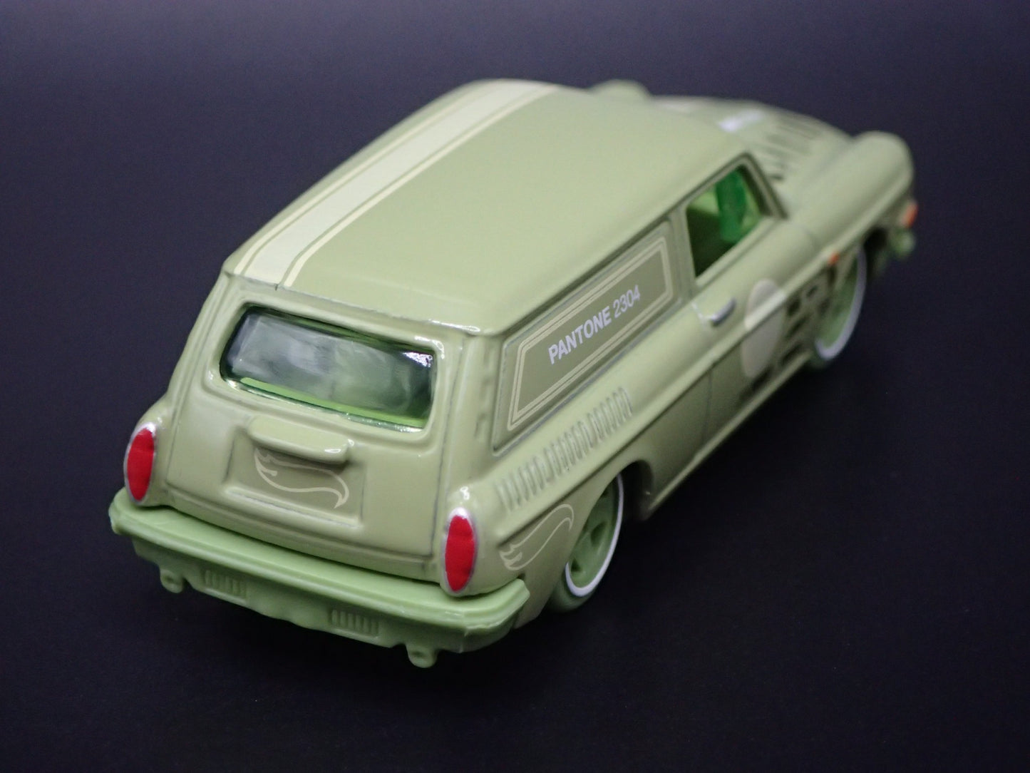 1961-1973 VW VOLKSWAGEN SQUAREBACK GREEN 1:64 SCALE DIORAMA DIECAST MODEL CAR