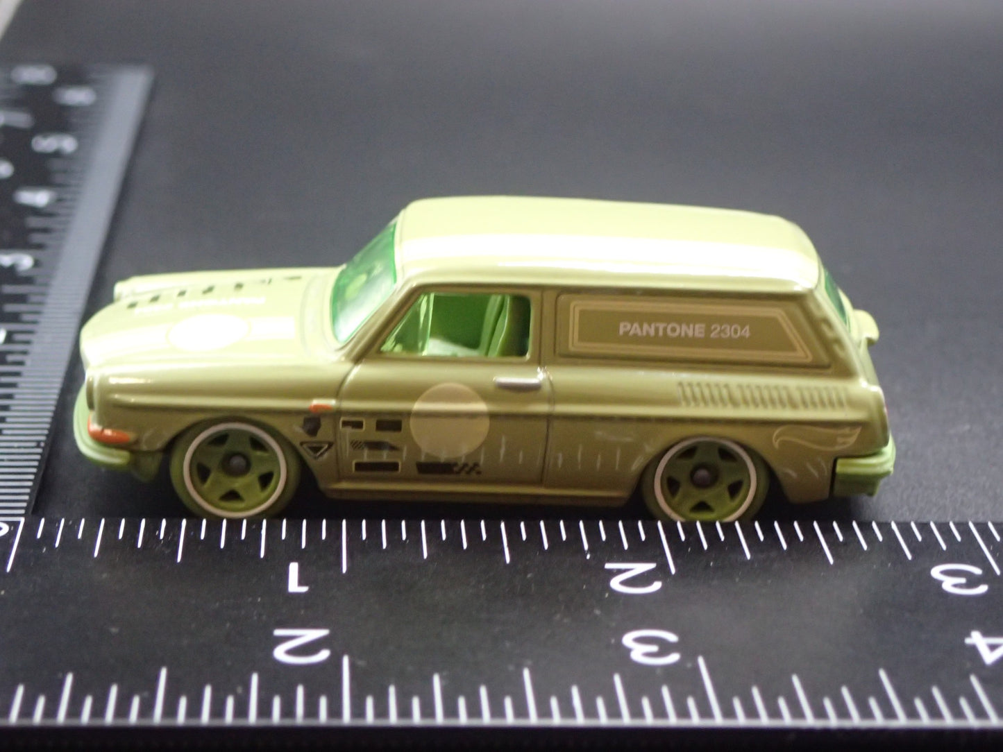 1961-1973 VW VOLKSWAGEN SQUAREBACK GREEN 1:64 SCALE DIORAMA DIECAST MODEL CAR