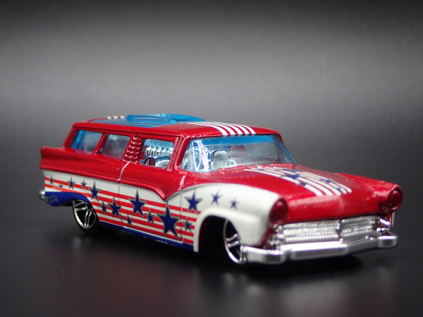 1955-1957 FORD RANCH STATION WAGON RED 1:64 SCALE COLLECTIBLE DIECAST MODEL CAR