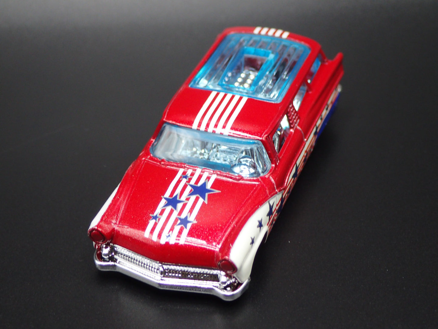 1955-1957 FORD RANCH STATION WAGON RED 1:64 SCALE COLLECTIBLE DIECAST MODEL CAR