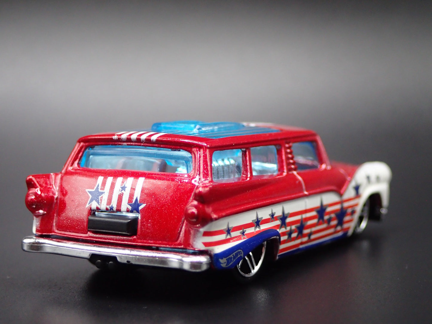 1955-1957 FORD RANCH STATION WAGON RED 1:64 SCALE COLLECTIBLE DIECAST MODEL CAR