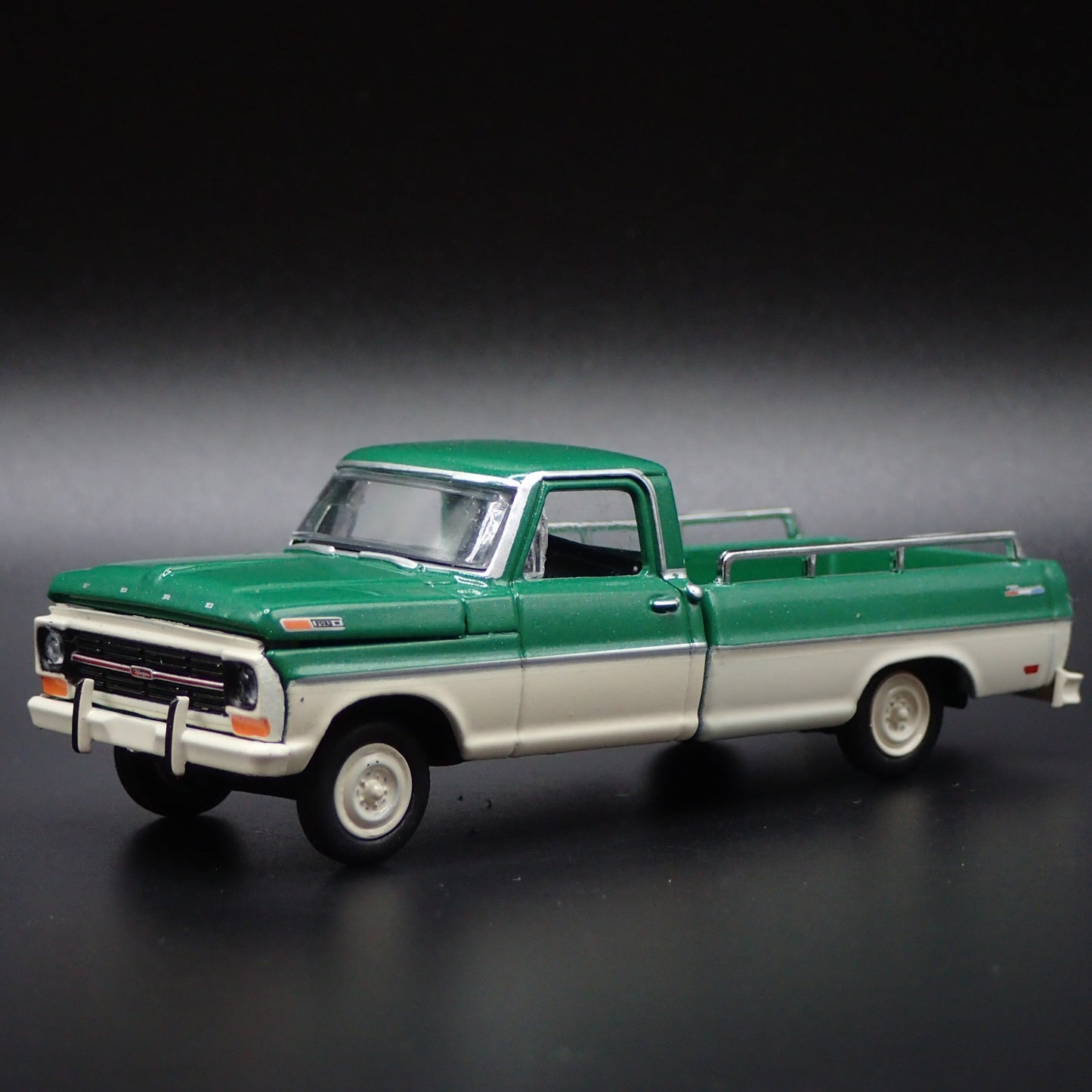 1969 69 FORD F100 RANGER PICKUP TRUCK HITCH 1:64 SCALE DIORAMA DIECAST MODEL CAR