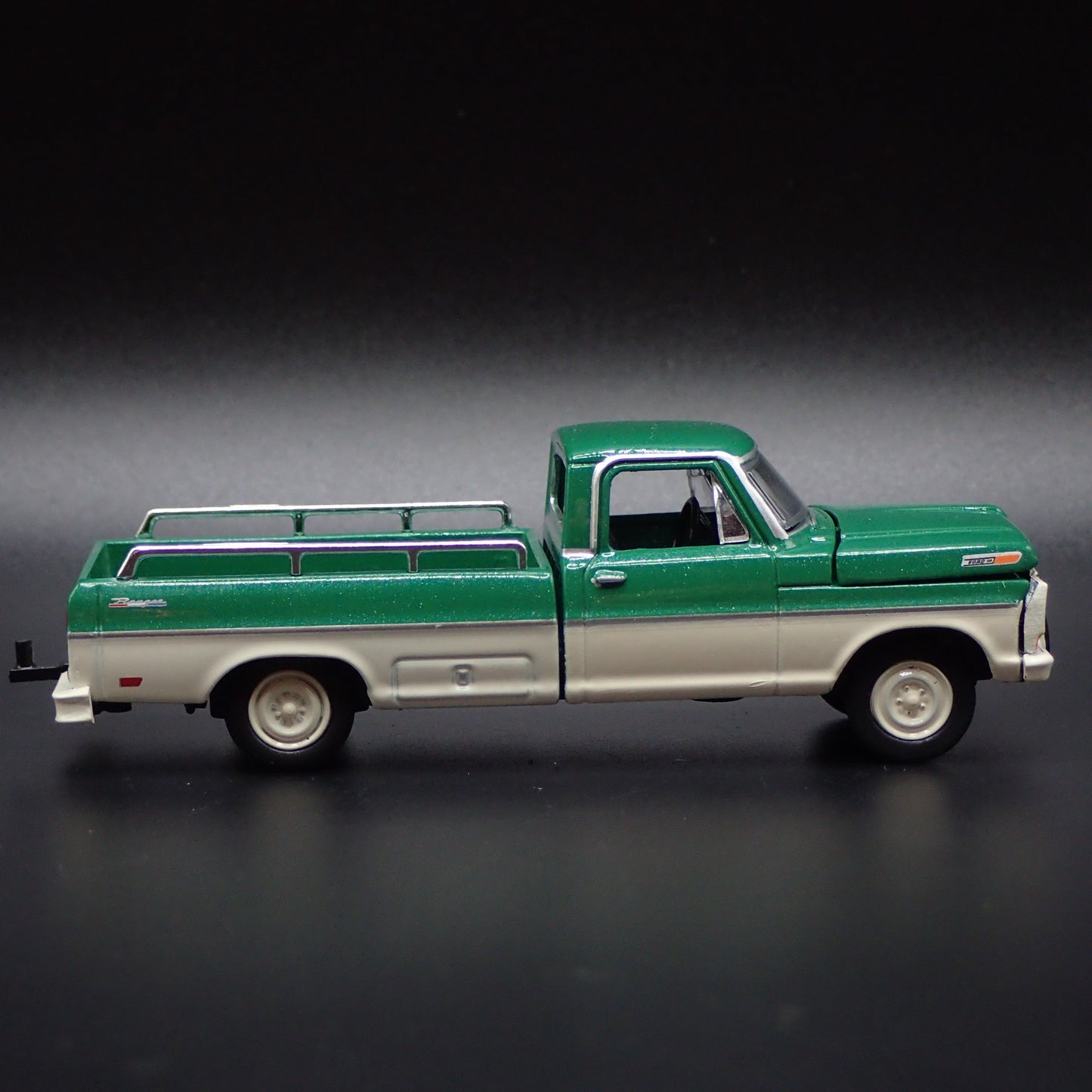 1969 69 FORD F100 RANGER PICKUP TRUCK HITCH 1:64 SCALE DIORAMA DIECAST MODEL CAR
