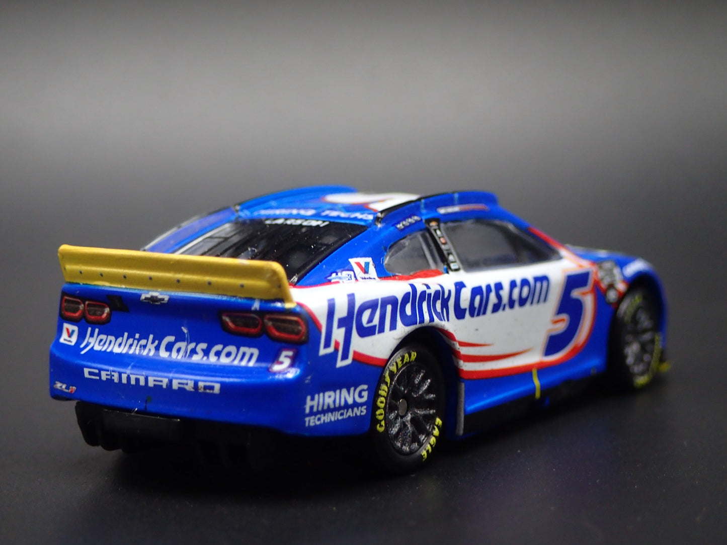 2024 CHEVY CAMARO ZL1 5 KYLE LARSON HENDRICKCARS NASCAR 1:64 DIECAST MODEL CAR