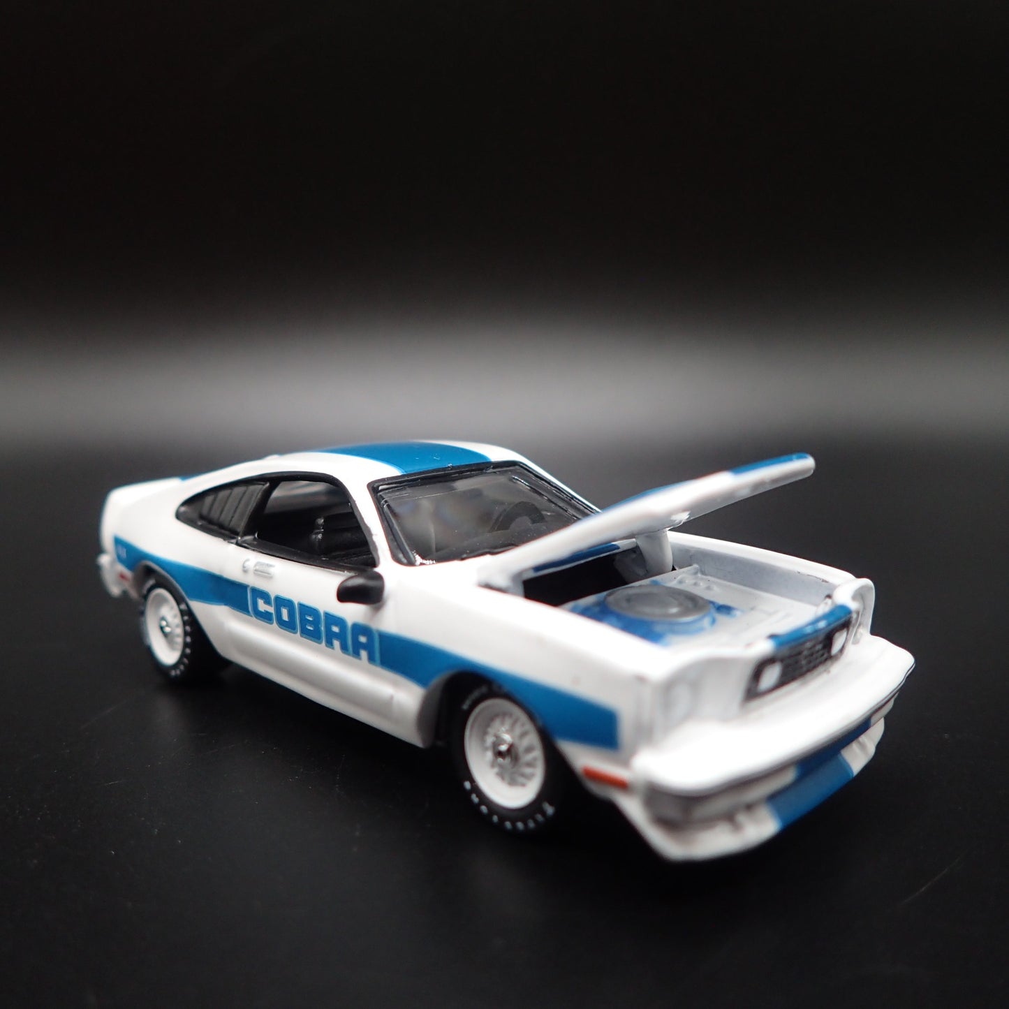 1978 78 FORD MUSTANG II COBRA ll WHITE 1:64 SCALE COLLECTIBLE DIECAST MODEL CAR
