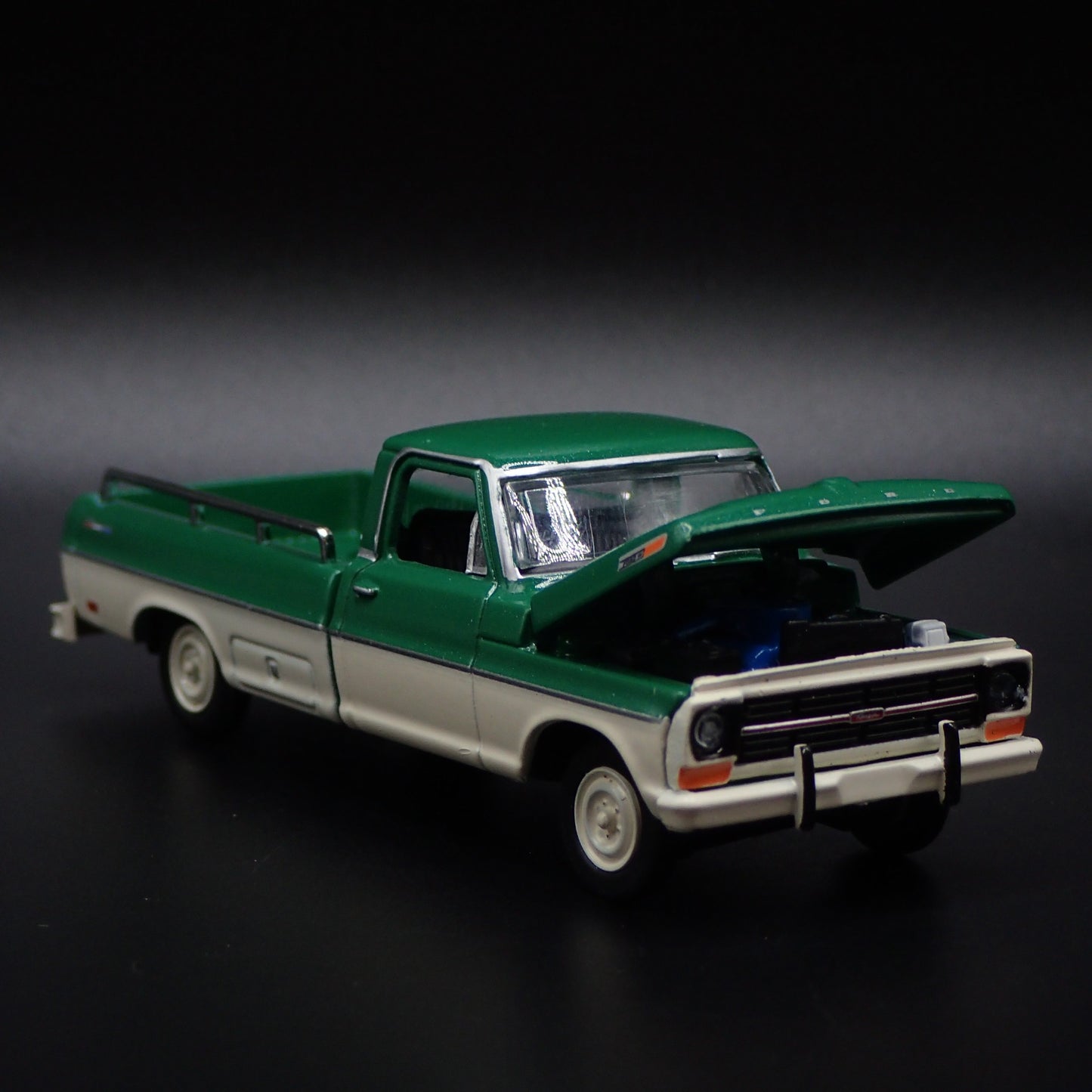1969 69 FORD F100 RANGER PICKUP TRUCK HITCH 1:64 SCALE DIORAMA DIECAST MODEL CAR
