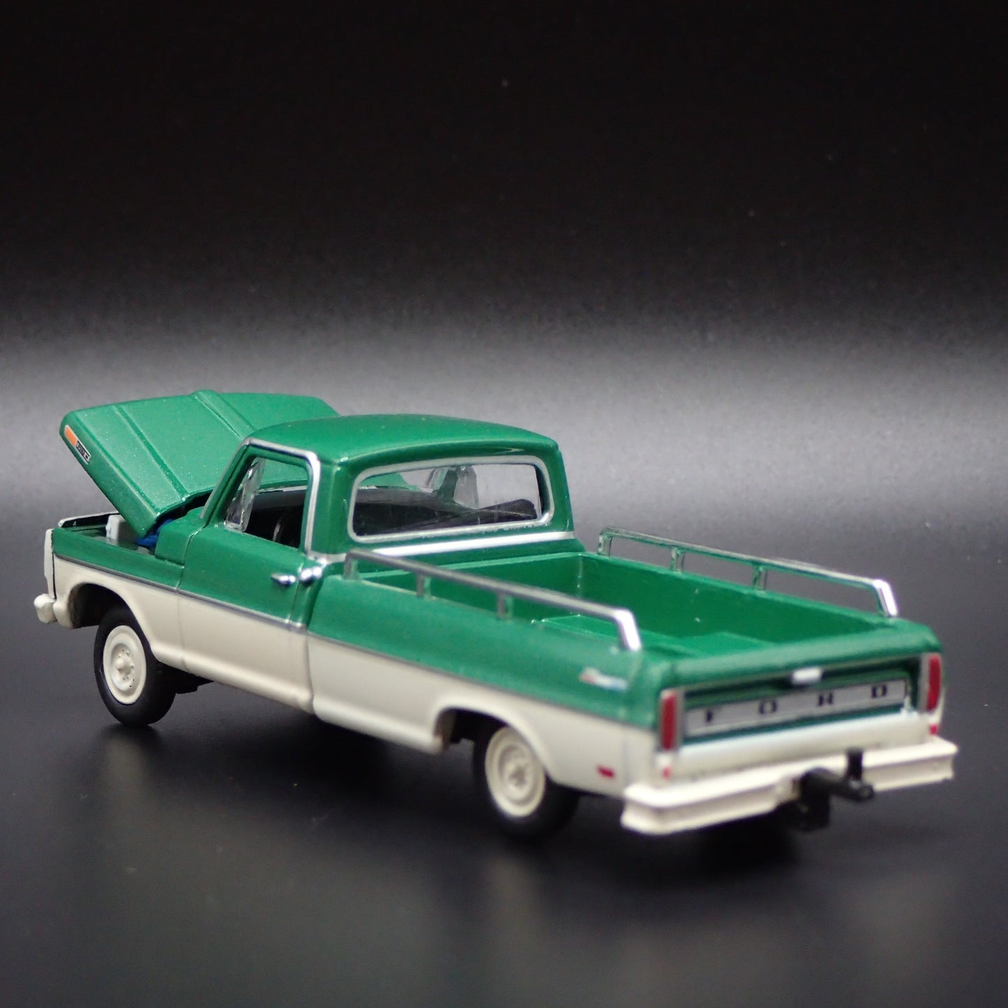 1969 69 FORD F100 RANGER PICKUP TRUCK HITCH 1:64 SCALE DIORAMA DIECAST MODEL CAR