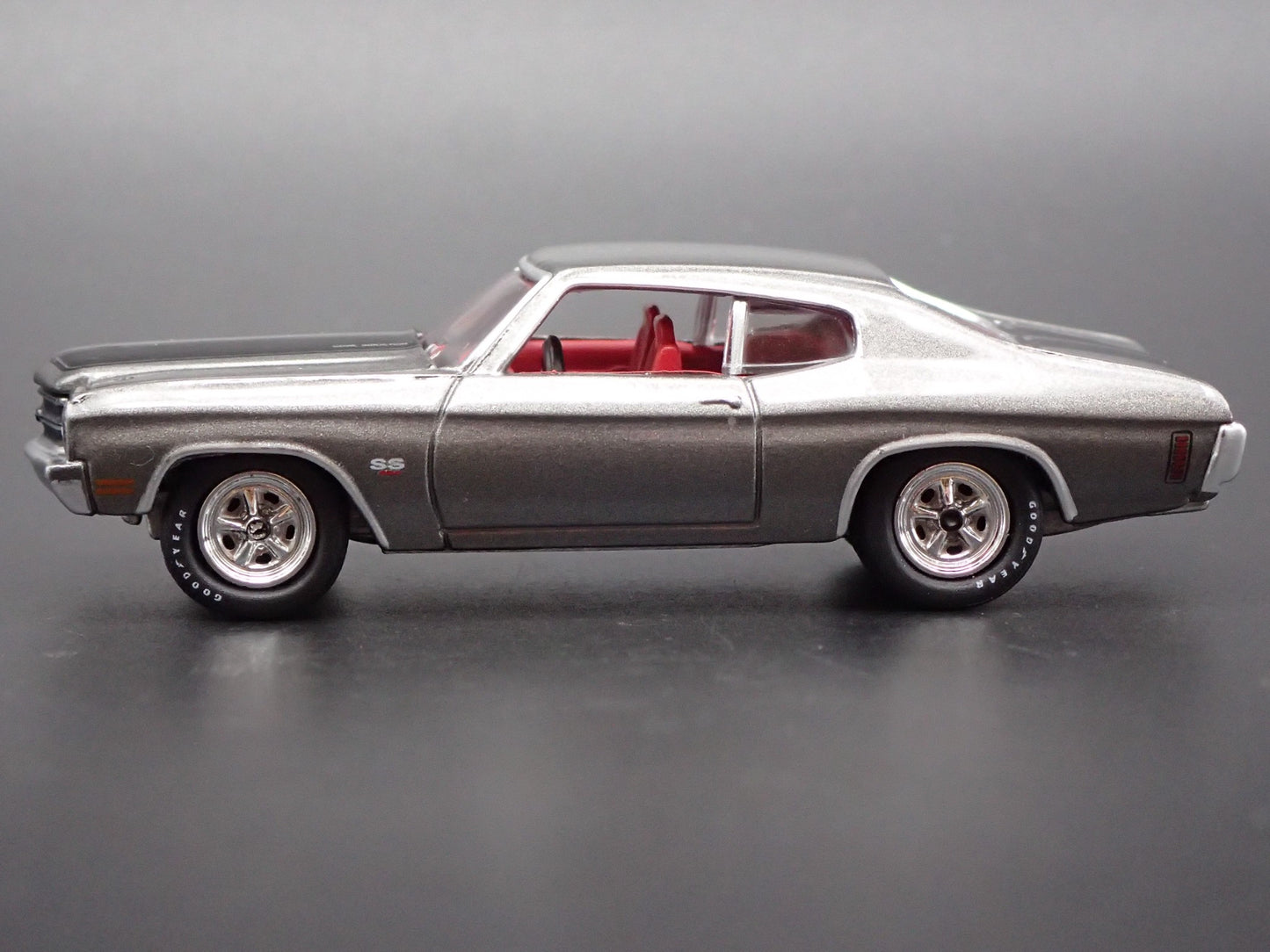 1970 70 CHEVY CHEVROLET CHEVELLE SS 454 1:64 SCALE DIORAMA DIECAST MODEL CAR