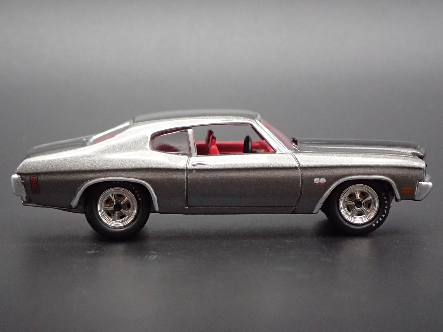 1970 70 CHEVY CHEVROLET CHEVELLE SS 454 1:64 SCALE DIORAMA DIECAST MODEL CAR