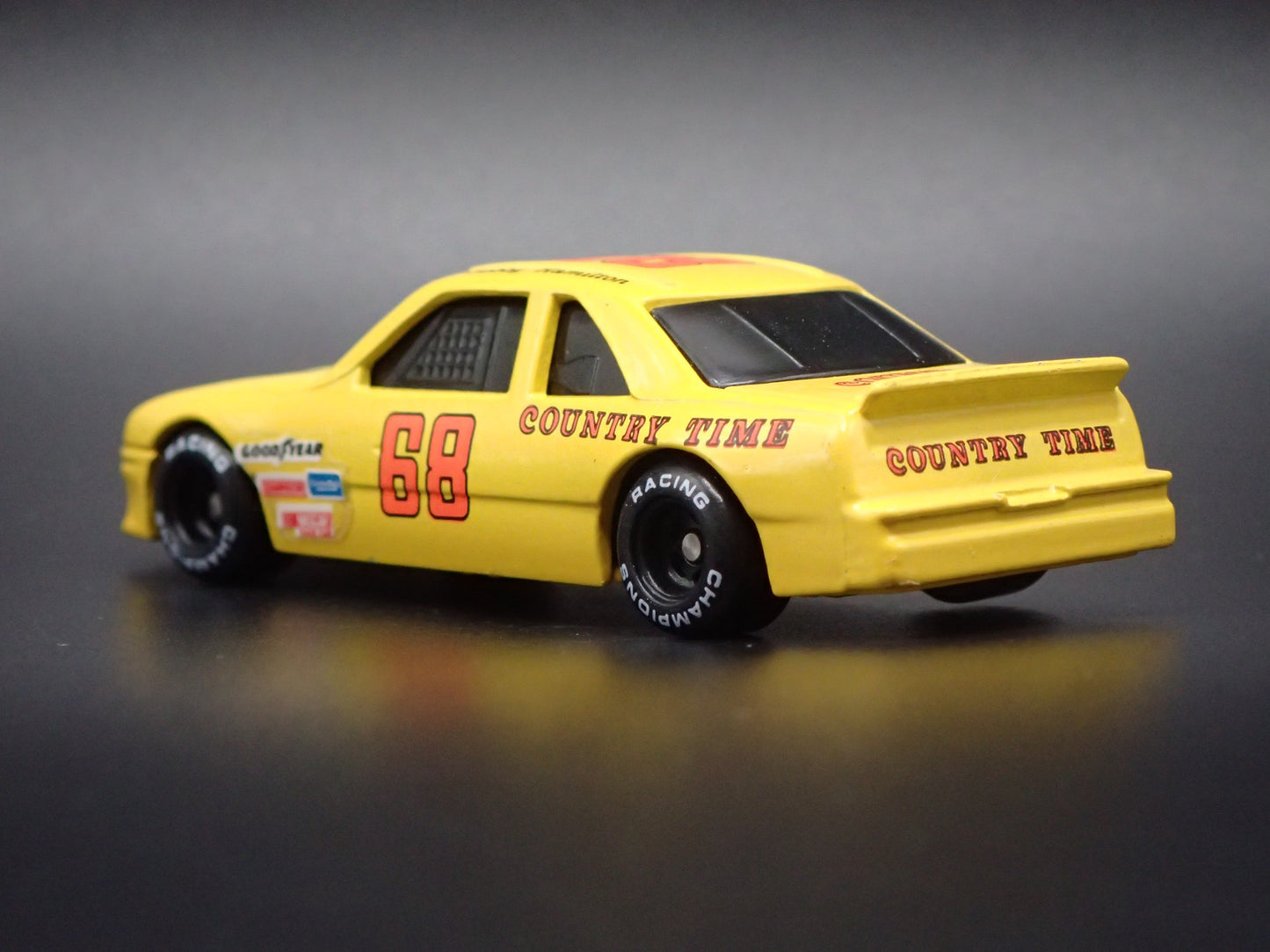 1991 91 OLDSMOBILE CUTLASS 68 BOBBY HAMILTON NASCAR 1:64 SCALE DIECAST CAR