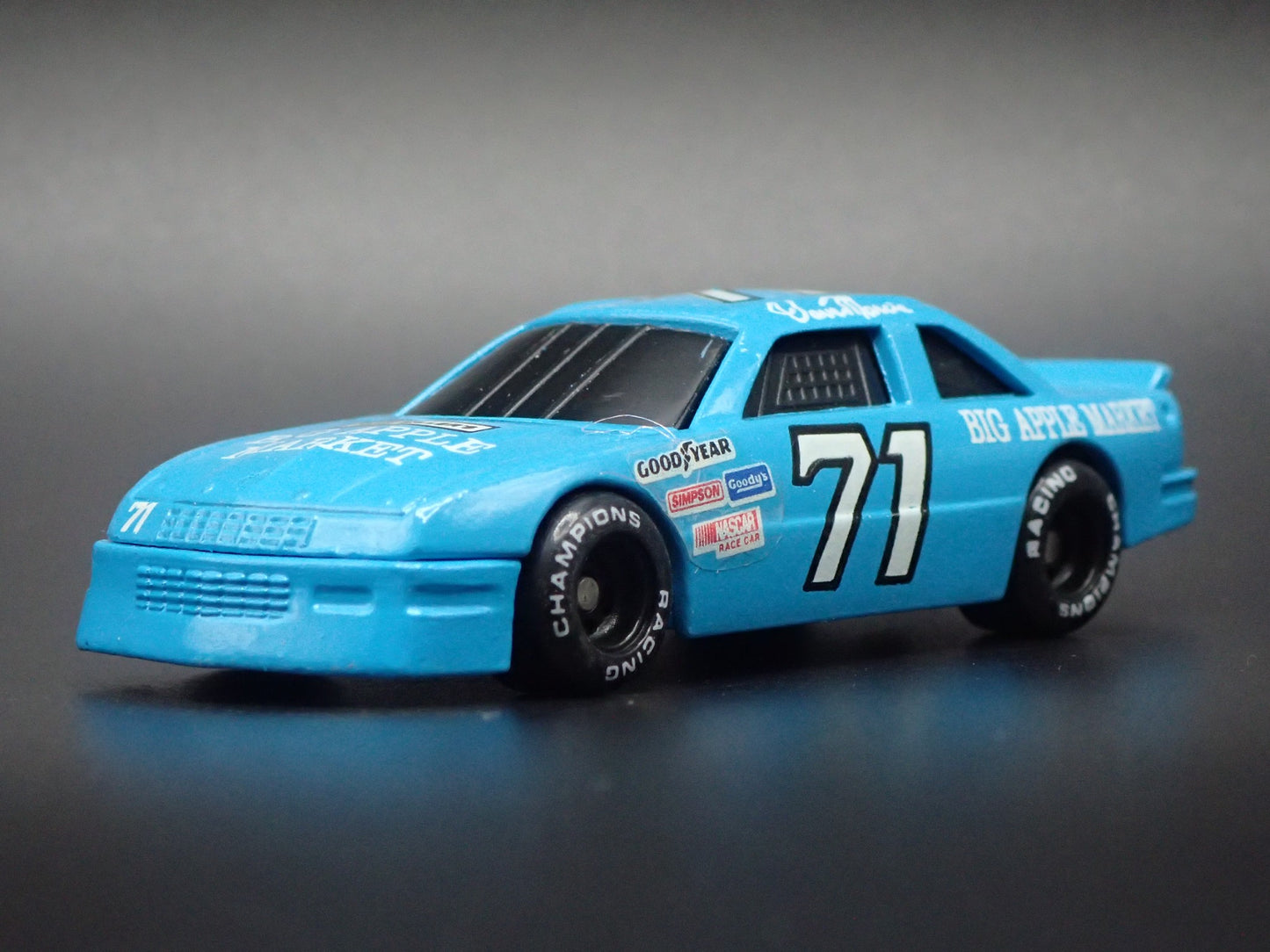 1991 91 CHEVY LUMINA #71 DAVE MARCIS NASCAR 1:64 SCALE DIECAST MODEL CAR