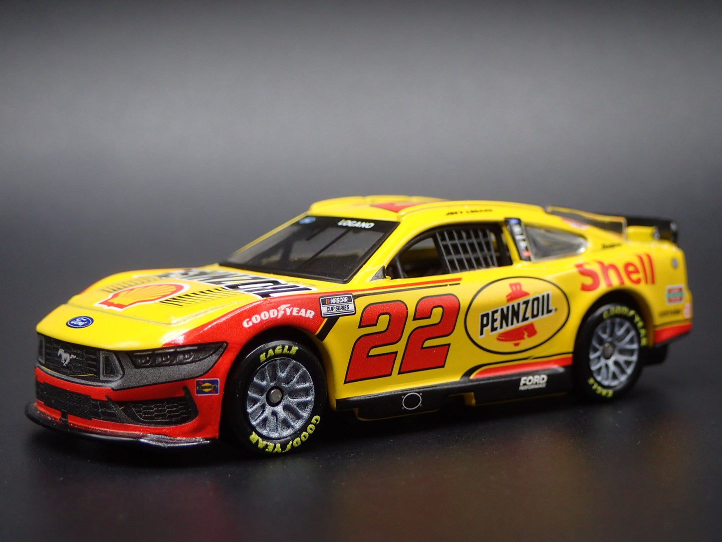 2025 25 FORD MUSTANG 22 JOEY LOGANO PENNZOIL NASCAR 1:64 SCALE DIECAST MODEL CAR