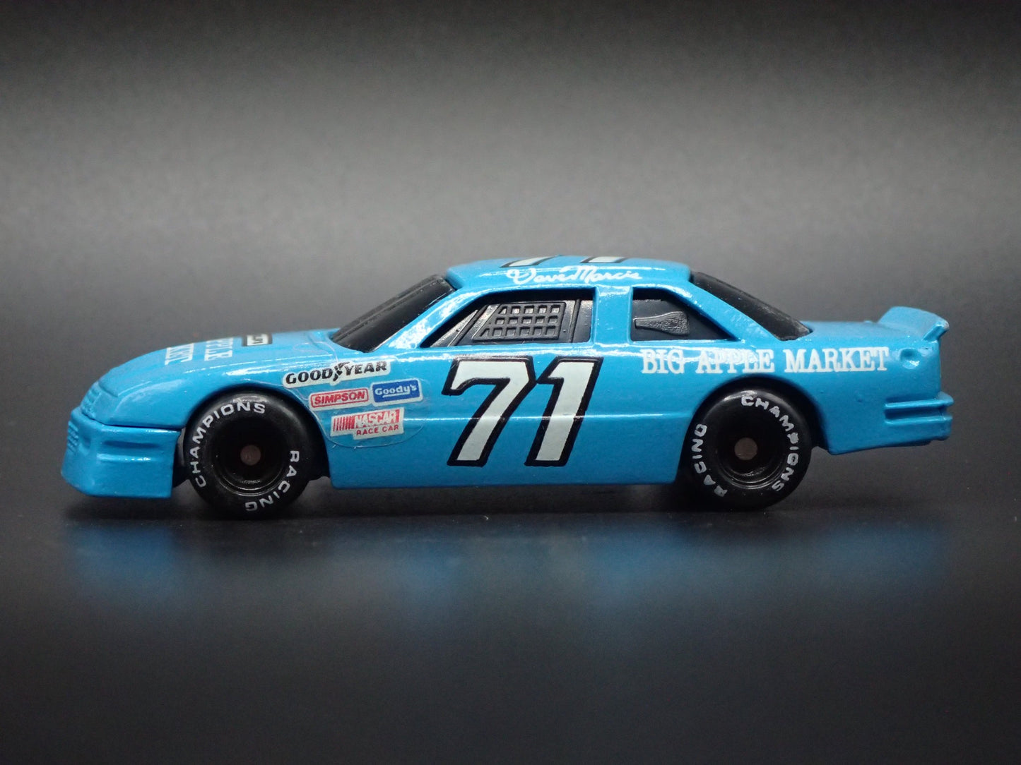 1991 91 CHEVY LUMINA #71 DAVE MARCIS NASCAR 1:64 SCALE DIECAST MODEL CAR