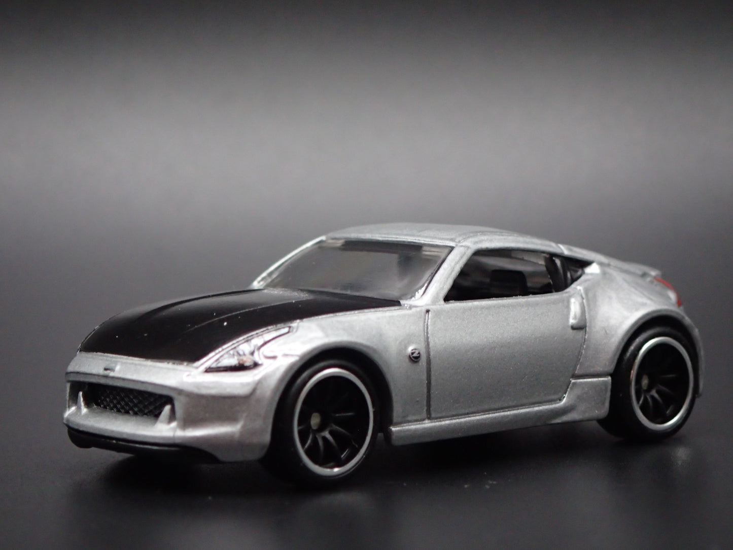 2009-2020 NISSAN 370Z SILVER 1:64 SCALE COLLECTIBLE DIORAMA DIECAST MODEL CAR